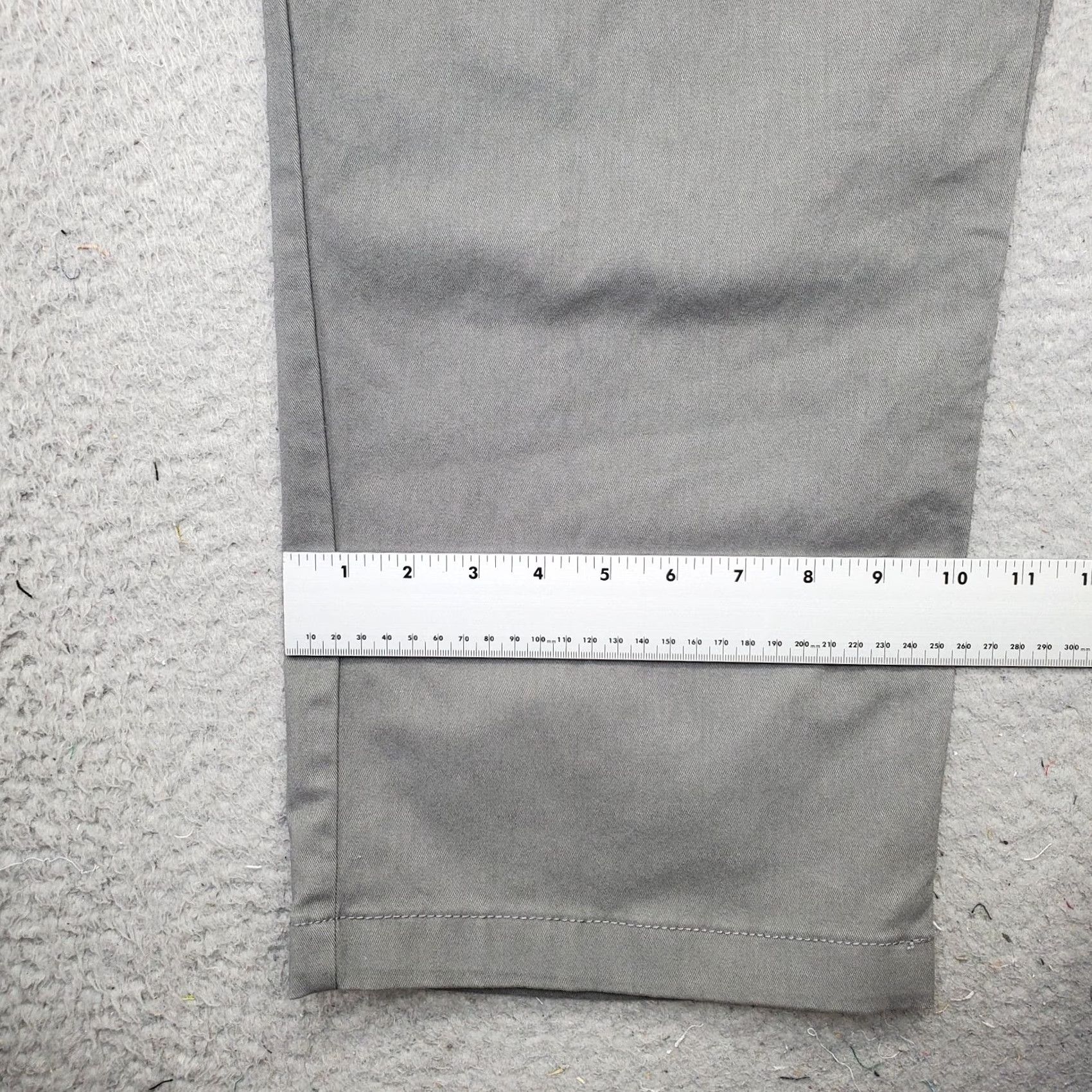 Izod IZOD Pants Mens 46x30 Gray Performance Stretch Non-Iron Flat Front Straight Leg Pants Mens Size 46 Gray Straight Leg 46x30 IZOD Size US 30 / EU 46 - 5 Thumbnail