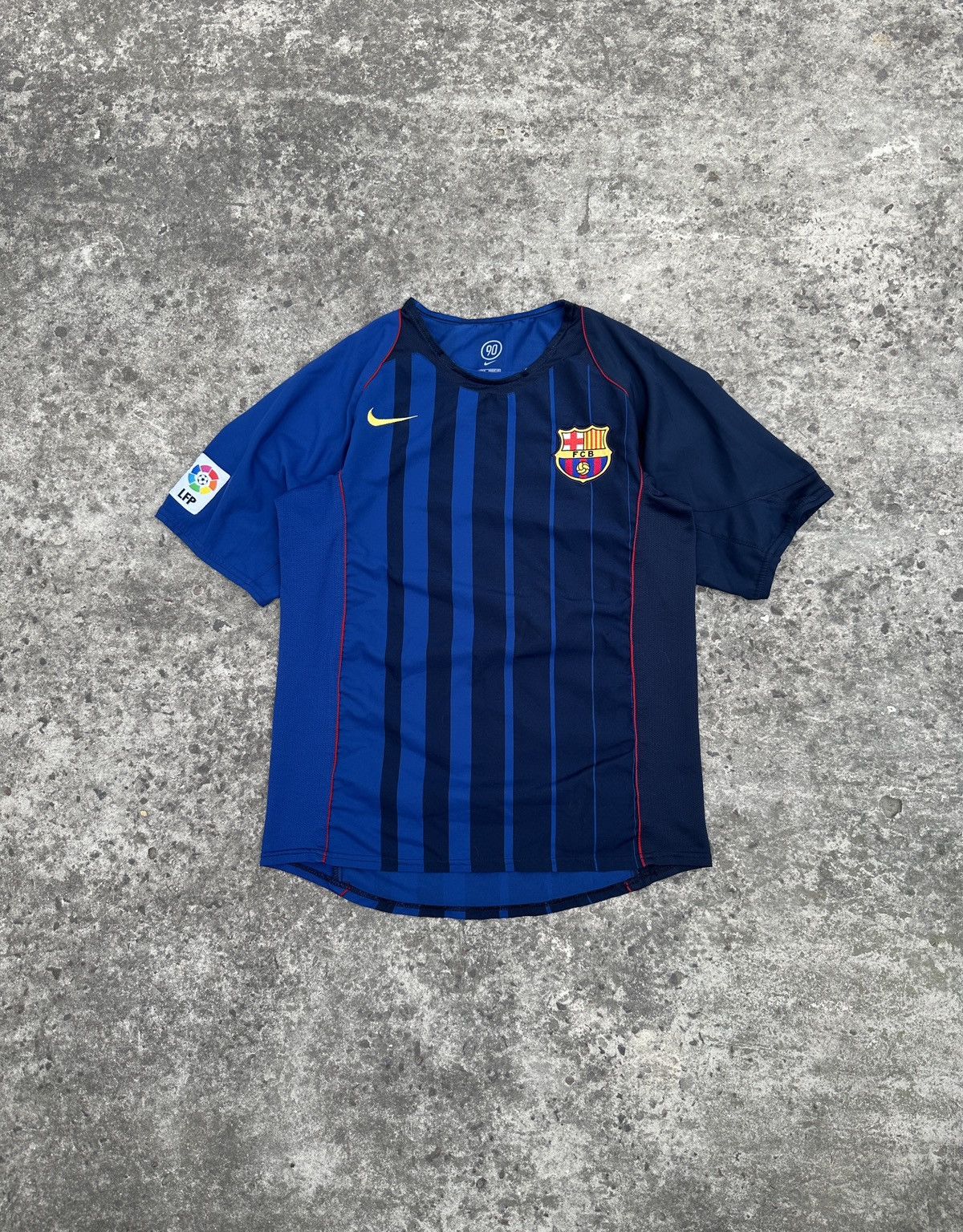 Nike Vintage Nike F.C.Barcelona 10 Ronaldinho Soccer Jersey M VTg Size US M / EU 48-50 / 2 - 1 Thumbnail