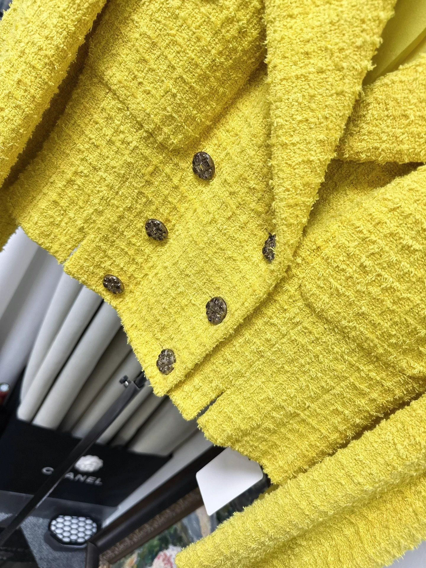 Chanel Chanel 22SS Lemon Yellow Tweed Agate Button Short Jacket 36 Size XS / US 0-2 / IT 36-38 - 2 Thumbnail