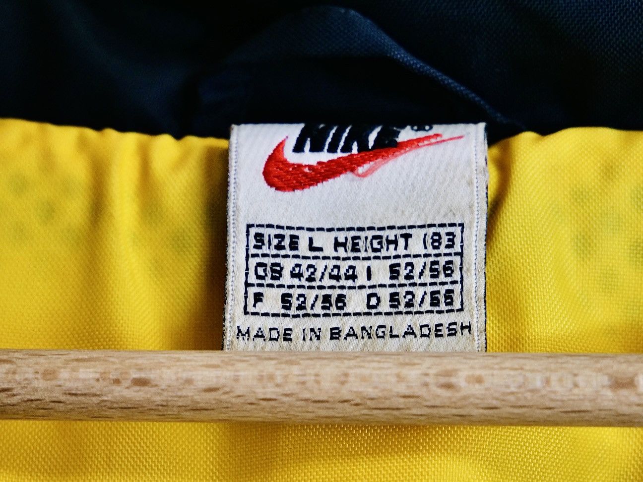 Vintage 🖤💛 Vintage 90s Nike Logo Embroidery Windbreaker Jacket Size US L / EU 52-54 / 3 - 10 Thumbnail