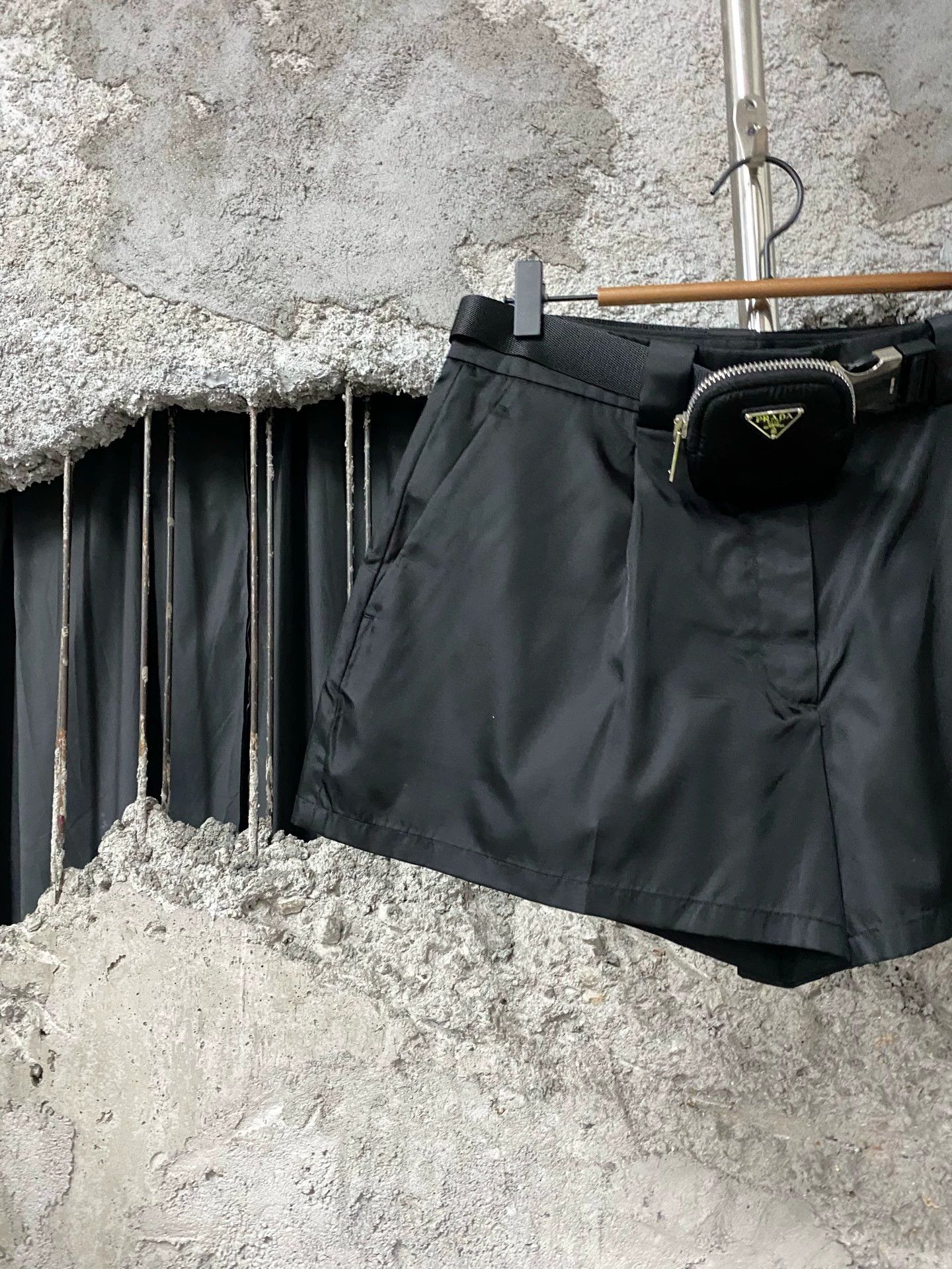 Prada Prada Triangle Bag Shorts Size: 42 Size US 26 / EU 42 - 3 Thumbnail