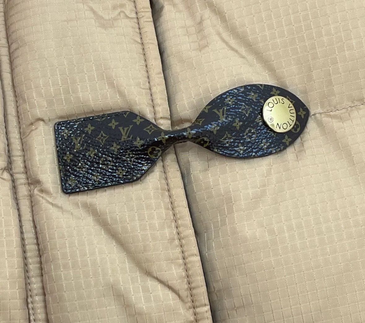 Louis Vuitton Louis Vuitton Brown classic leather logo button down jacket Size US S / EU 44-46 / 1 - 5 Thumbnail