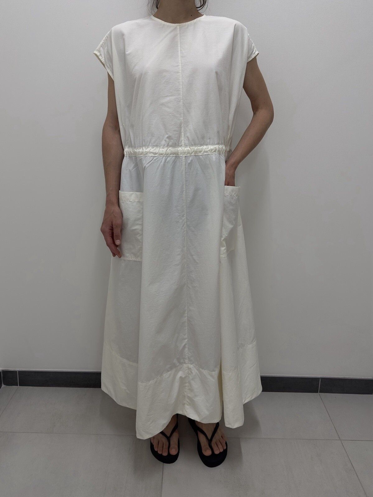 Deveaux Deveaux New York Poplin Midi Daisy Self-Tie Dress Oversized Size ONE SIZE - 1 Thumbnail
