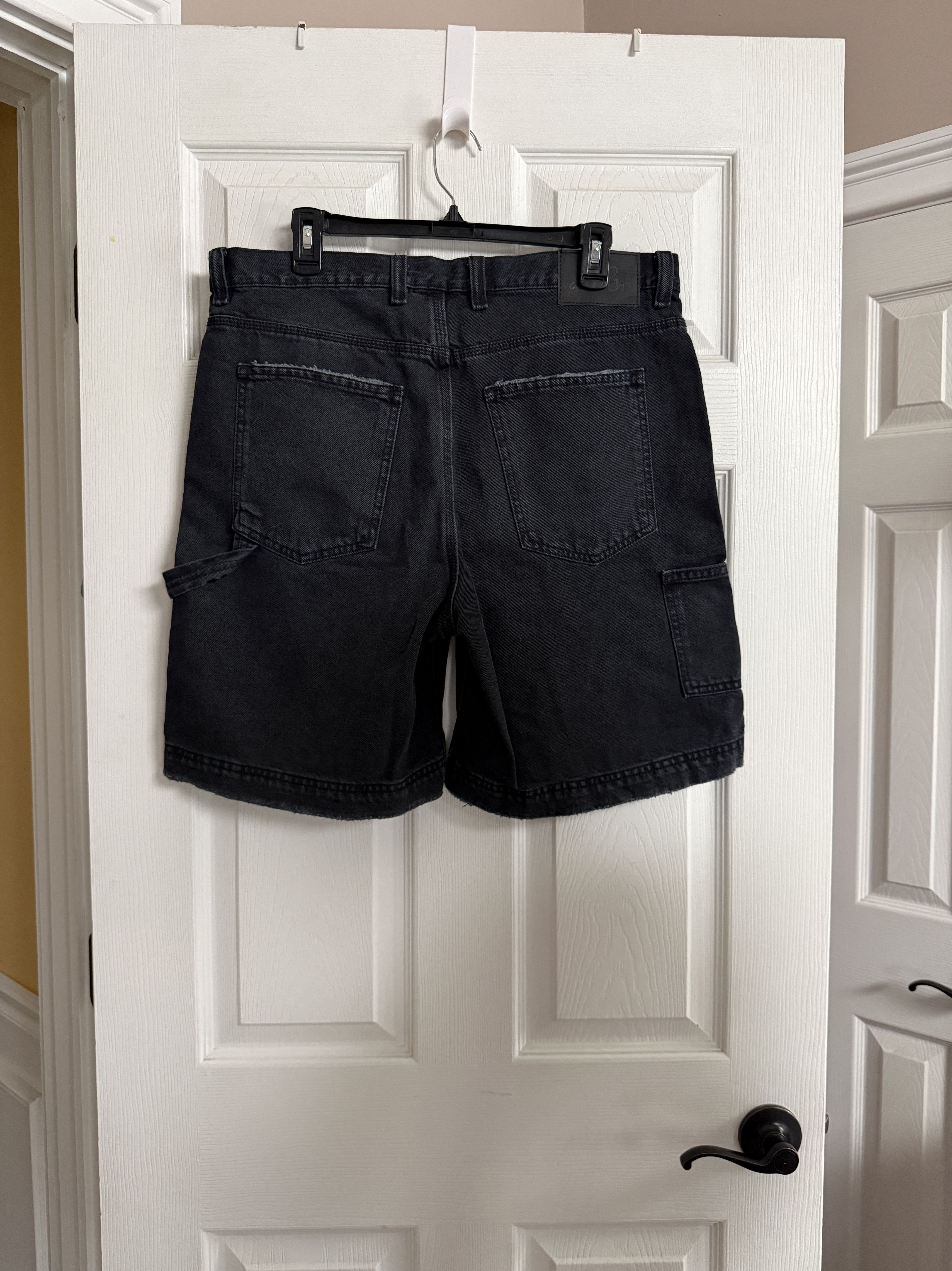 Bdg Urban Outfitters BDG Denim Carpenter Short Black Size US 32 / EU 48 - 2 Thumbnail
