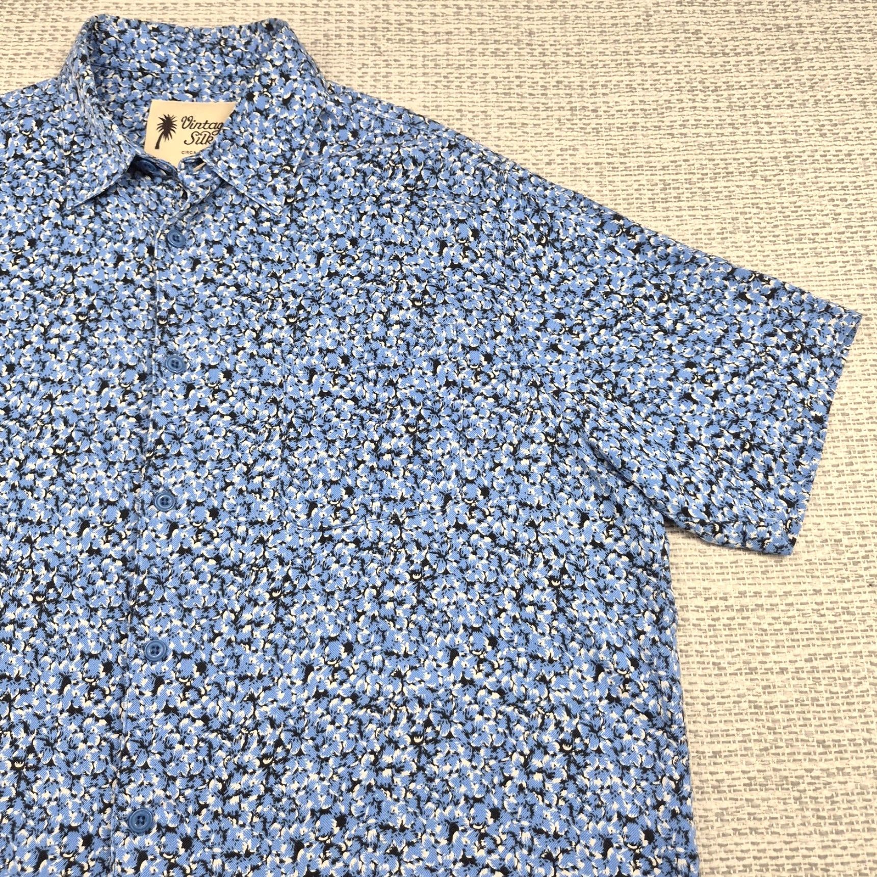 Vintage VINTAGE Silk circa 1969 Button Up Shirt Mens XL Blue Floral 100% Silk Casual Size US XL / EU 56 / 4 - 2 Thumbnail