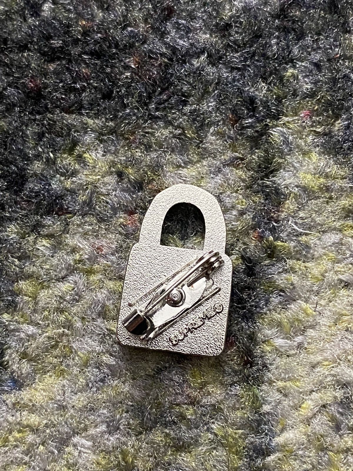 Supreme Supreme Lock Pin Size ONE SIZE - 3 Thumbnail