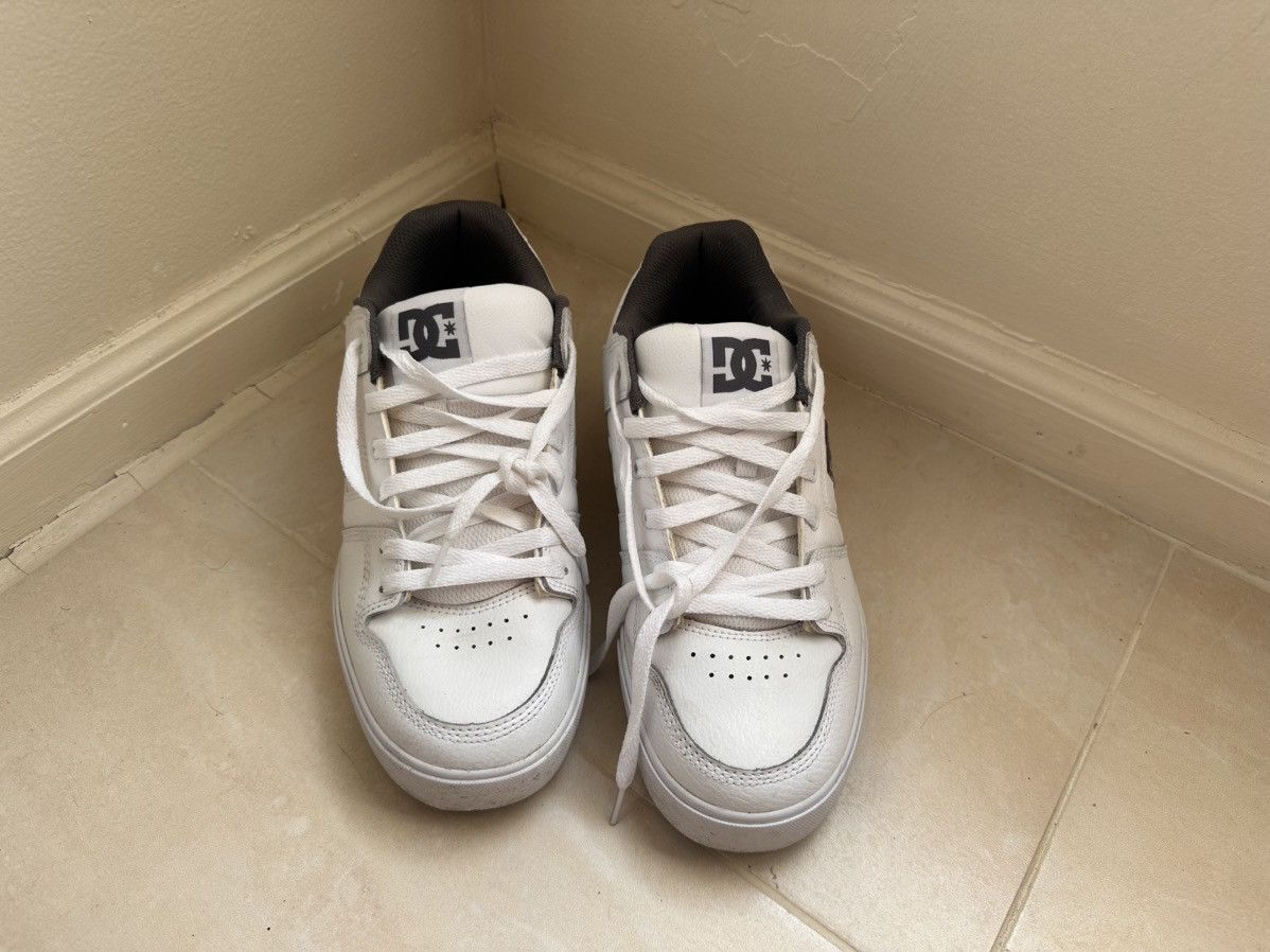 DC Slight used white DC skate shoes size 11 Size US 11 / EU 44 - 1 Thumbnail