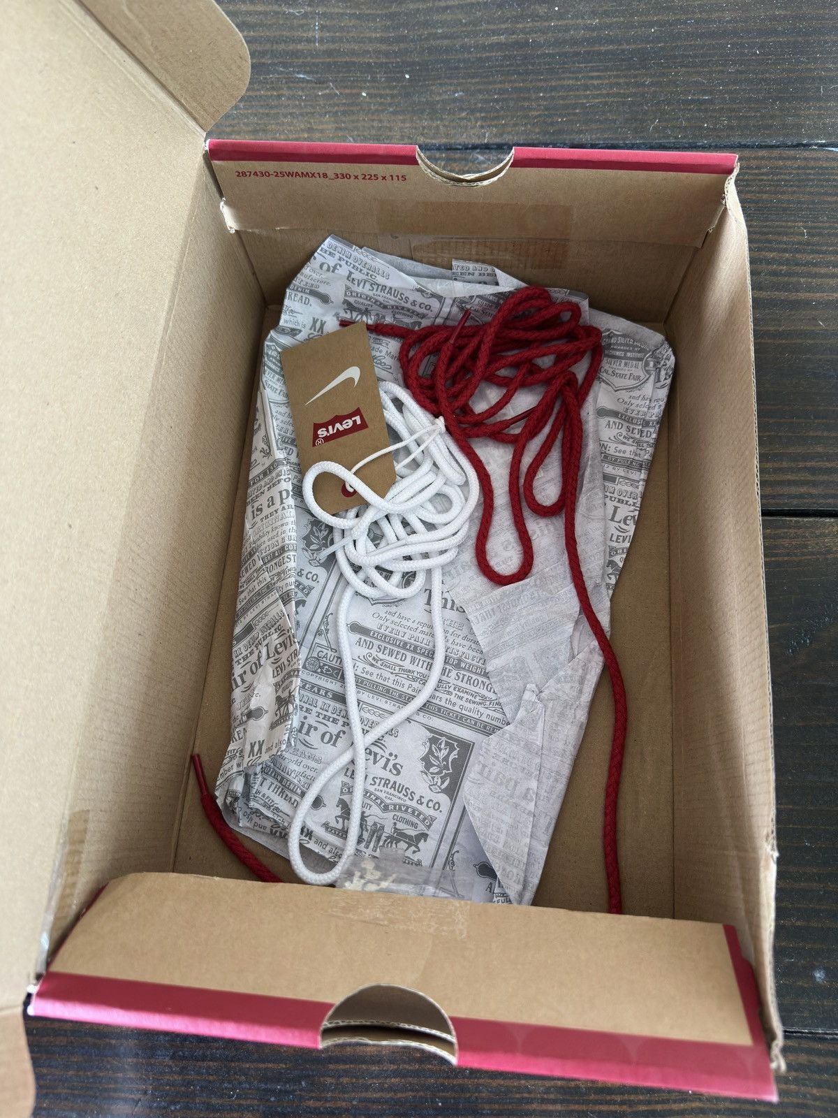 Levi's × Nike Levi’s x Nike Air Max 95 White Size US 10.5 / EU 43-44 - 12 Thumbnail