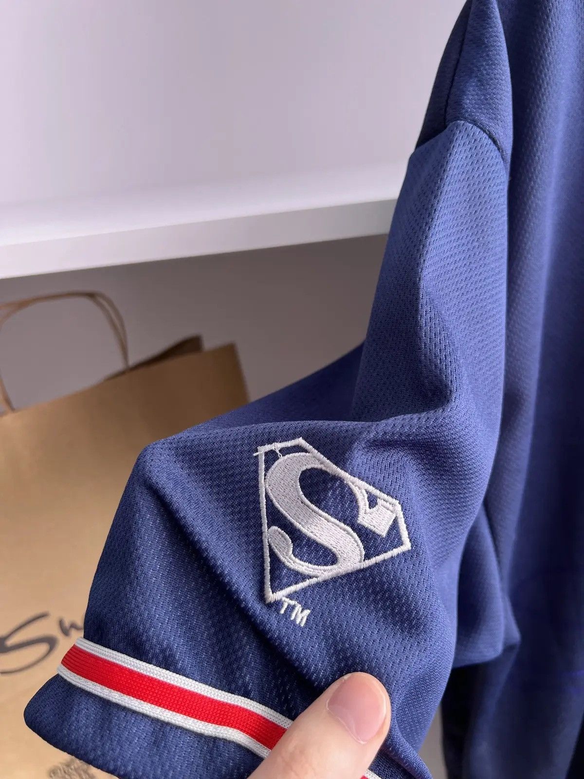 DC Comics × Vintage Vintage Superman Embroidered Warner Bros Jersey Size US L / EU 52-54 / 3 - 12 Thumbnail