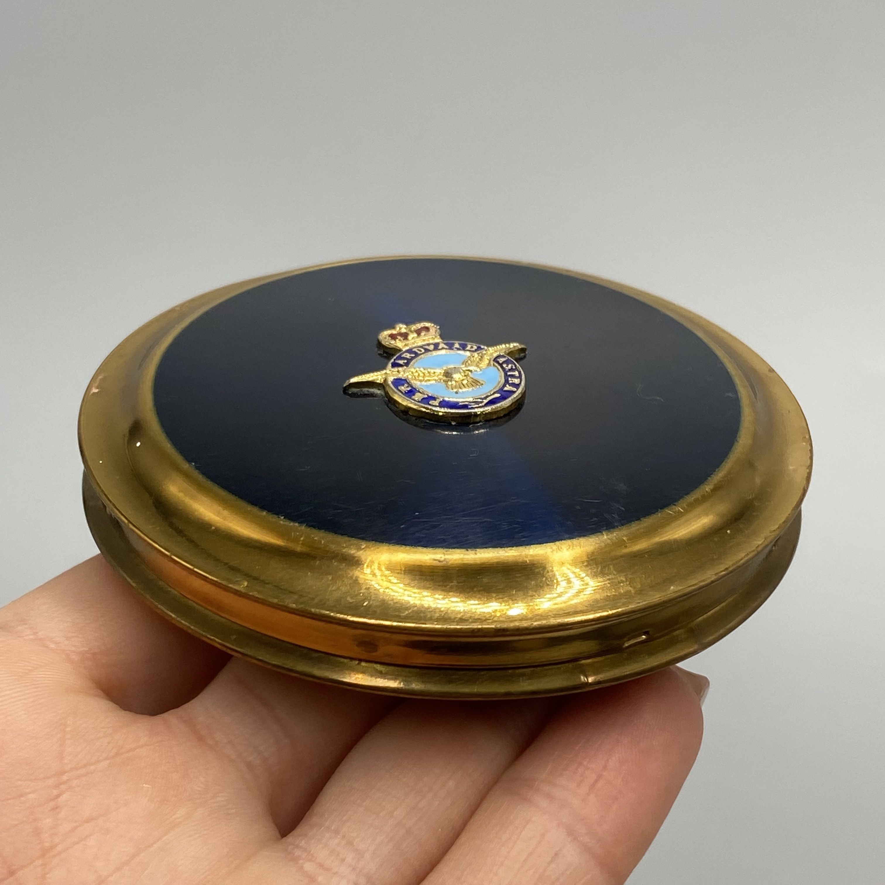 Vintage Vintage RAF Powder Compact Brass Enamel British Air Force Size ONE SIZE - 8 Thumbnail