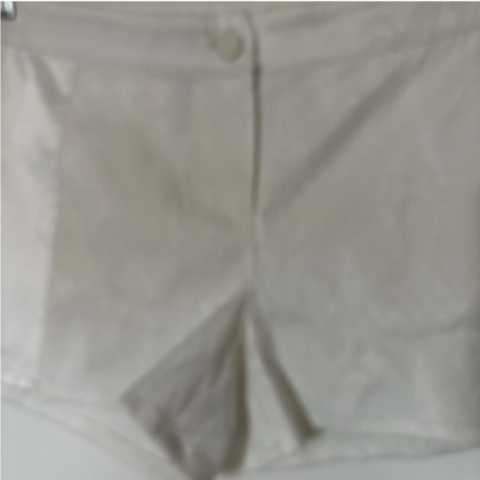 Forever 21 Forever 21 cream shorts Size 30" / US 8 / IT 44 - 4 Thumbnail
