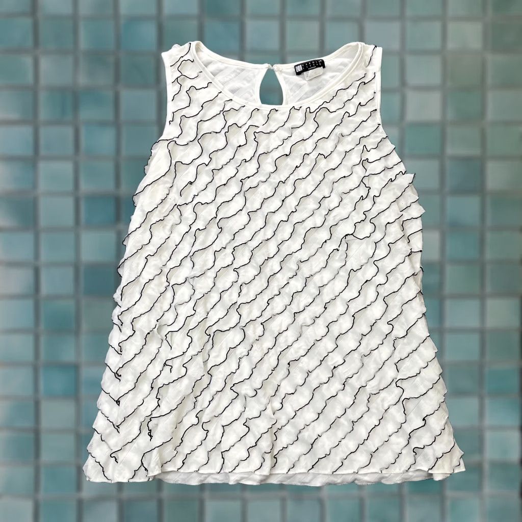 Vintage Carole Little Top Womens 1X White Blouse Ruffle Textured Swirl Boho Button Sleeveless Casual Party Size XL / US 12-14 / IT 48-50 - 1 Thumbnail