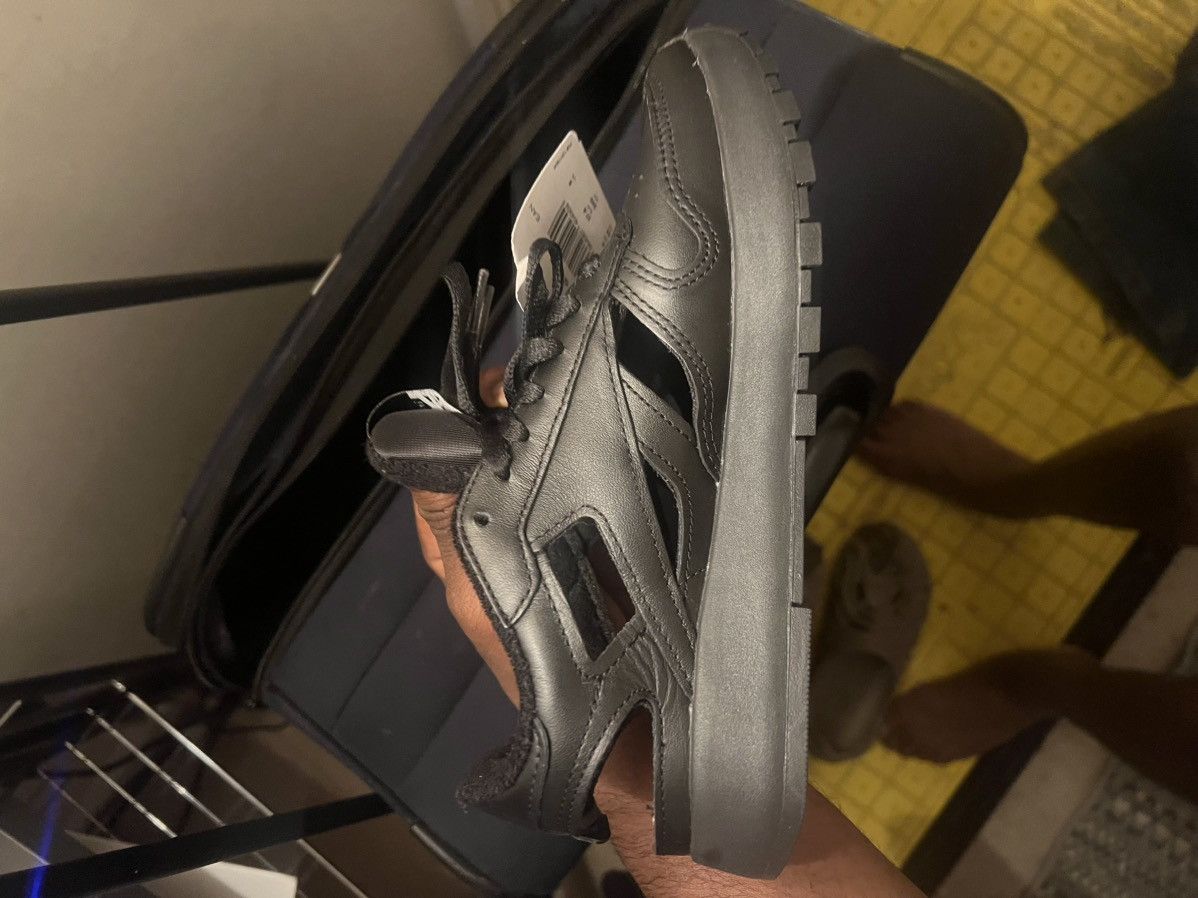 Maison Margiela × Reebok Maison Margiela X Reebok Tabi Cut-Out Sneakers Size US 5 / EU 37 - 6 Thumbnail