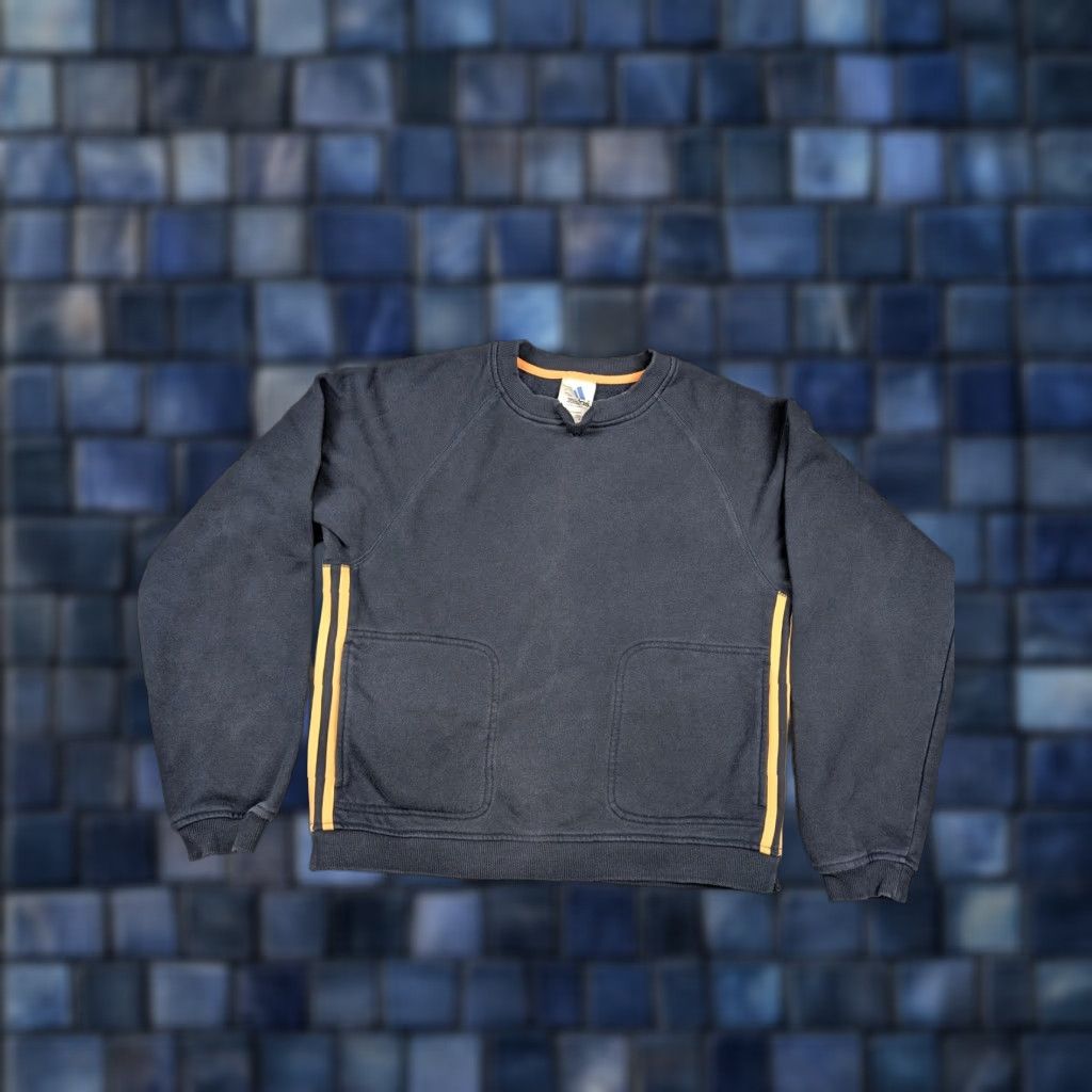 Adidas VINTAGE Adidas Sweatshirt Womens M Gray Crewneck Side Stripe Pocket Fleece Size M / US 6-8 / IT 42-44 - 1 Thumbnail