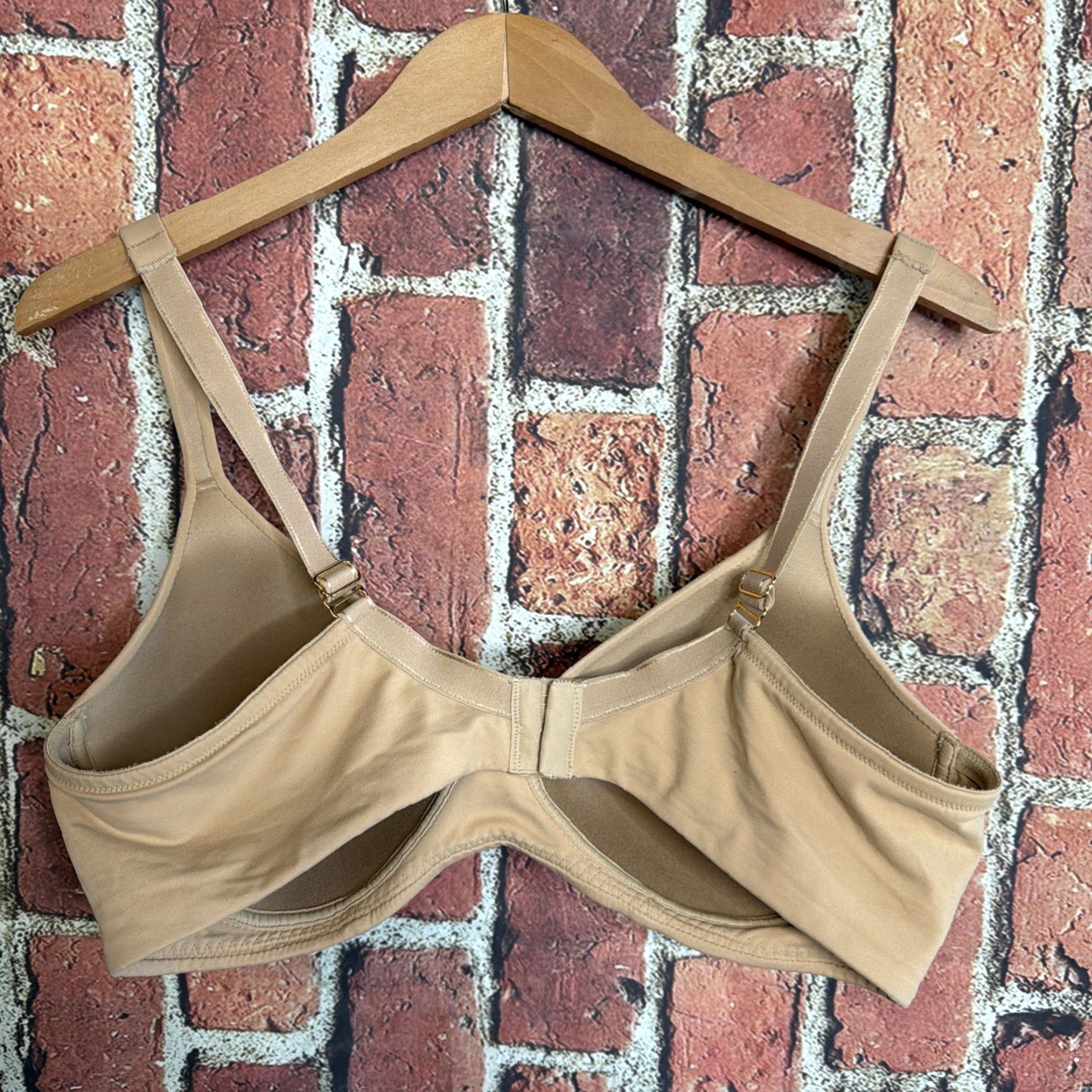 Vintage Soma Embraceable Bra 38C Full Coverage Wireless Unlined Adjustable Strap Shirt Bra Women Plus Size Beige G﻿irls? Size ONE SIZE - 2 Thumbnail