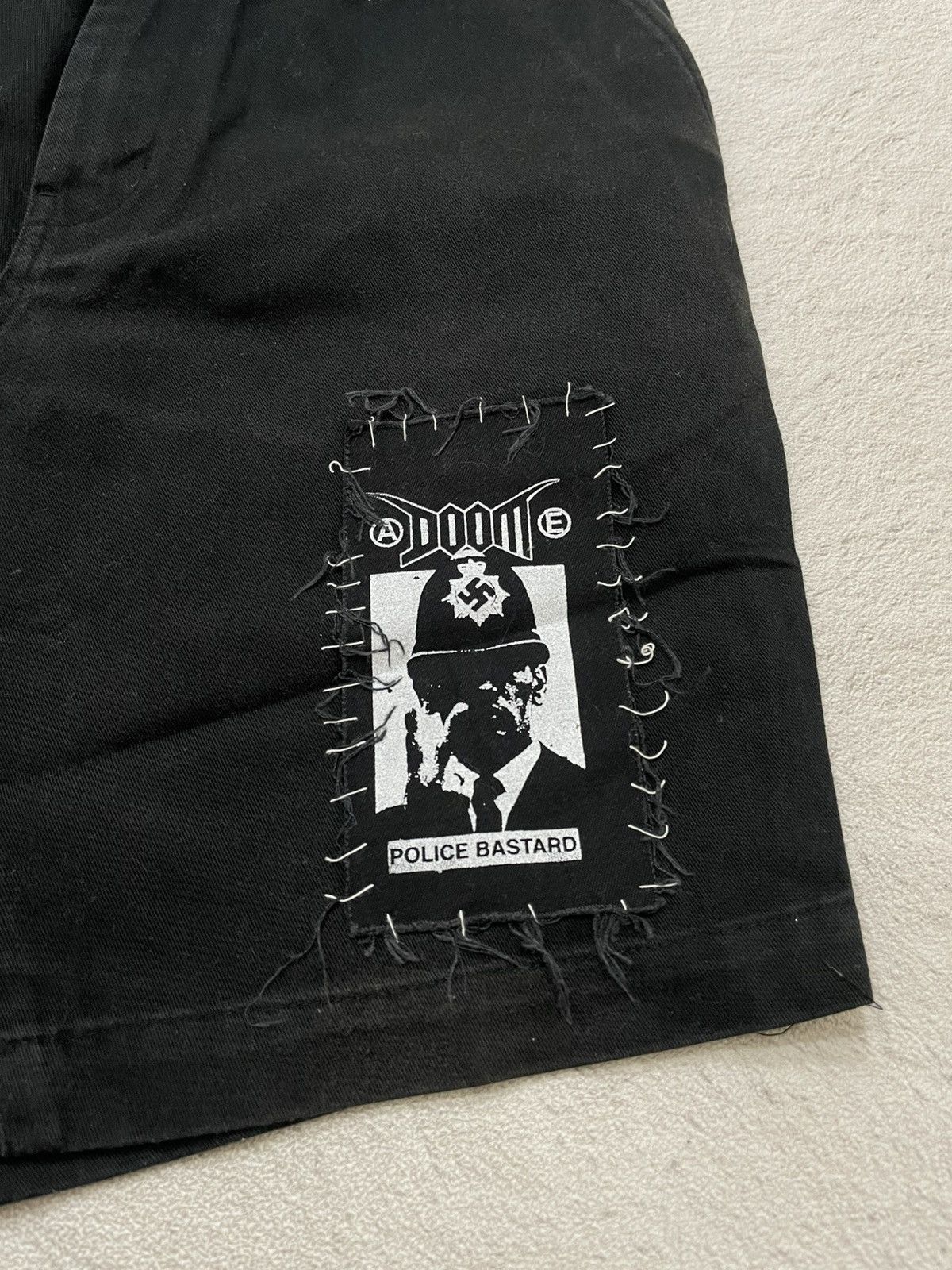 Japanese Brand 2000s Freak DIY Punk Patch Black Shorts Crust Anarcho Style Size US 29 - 4 Thumbnail