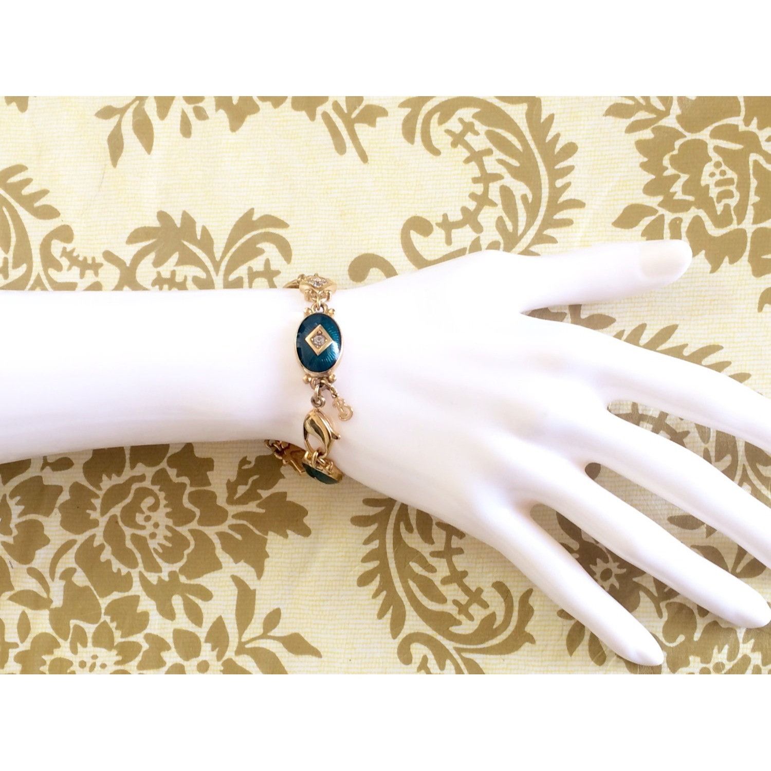 Burberry Vintage Burberrys golden gorgeous bracelet with green charms Size ONE SIZE - 5 Thumbnail