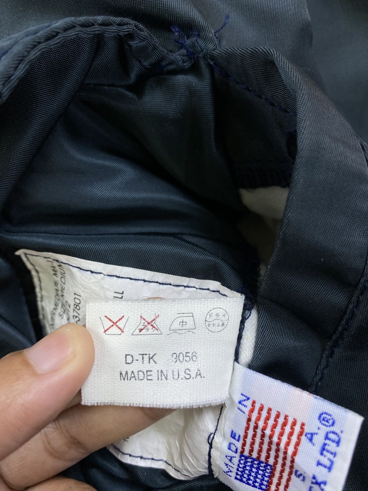 Avirex Vintage AVIREX USA Big Spellout Embroidery Bomber Jacket Size US M / EU 48-50 / 2 - 9 Thumbnail