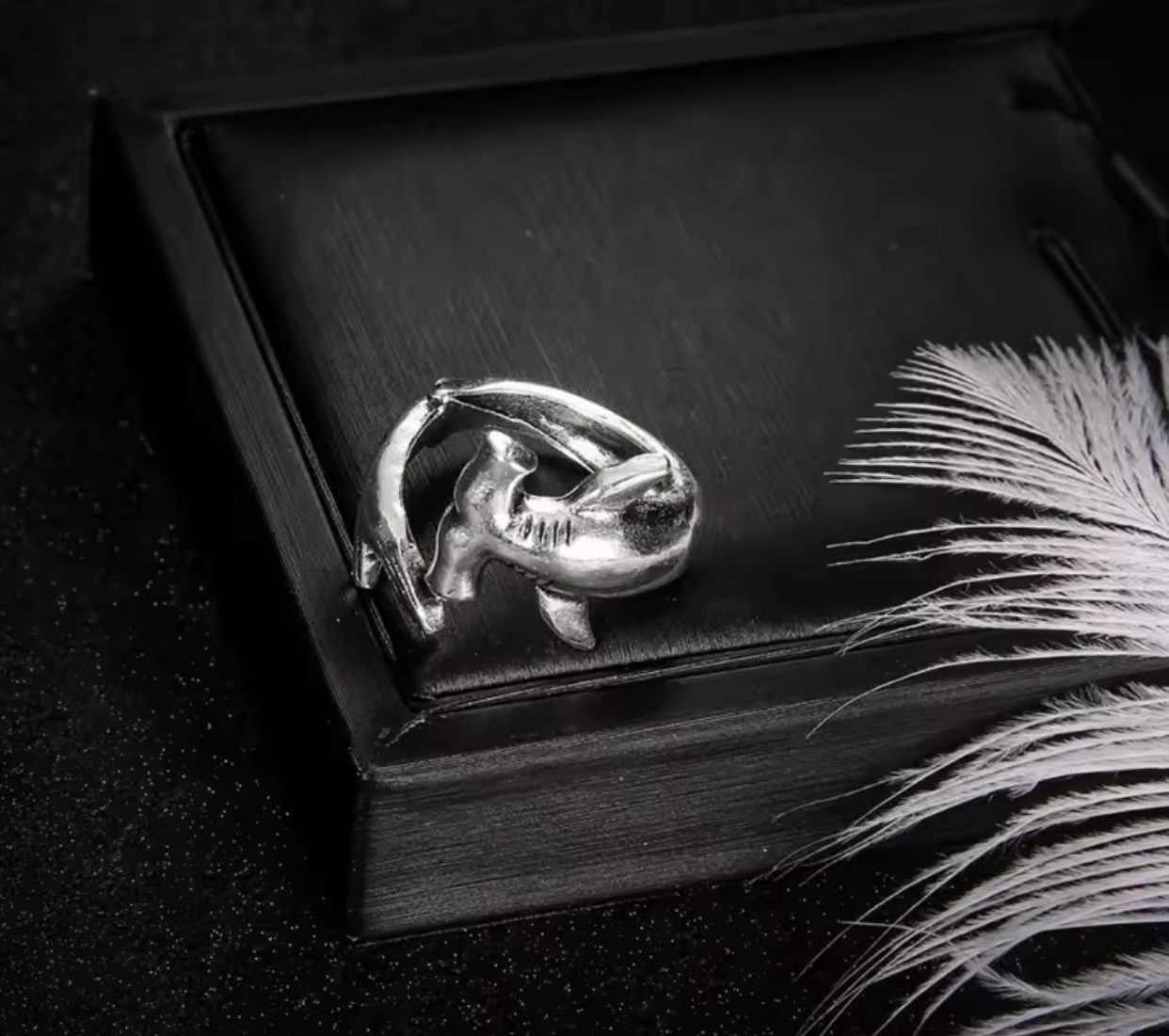 Jewelry 2x Punk Style White Shark & Hammerhead Shark Rings Size ONE SIZE - 4 Thumbnail