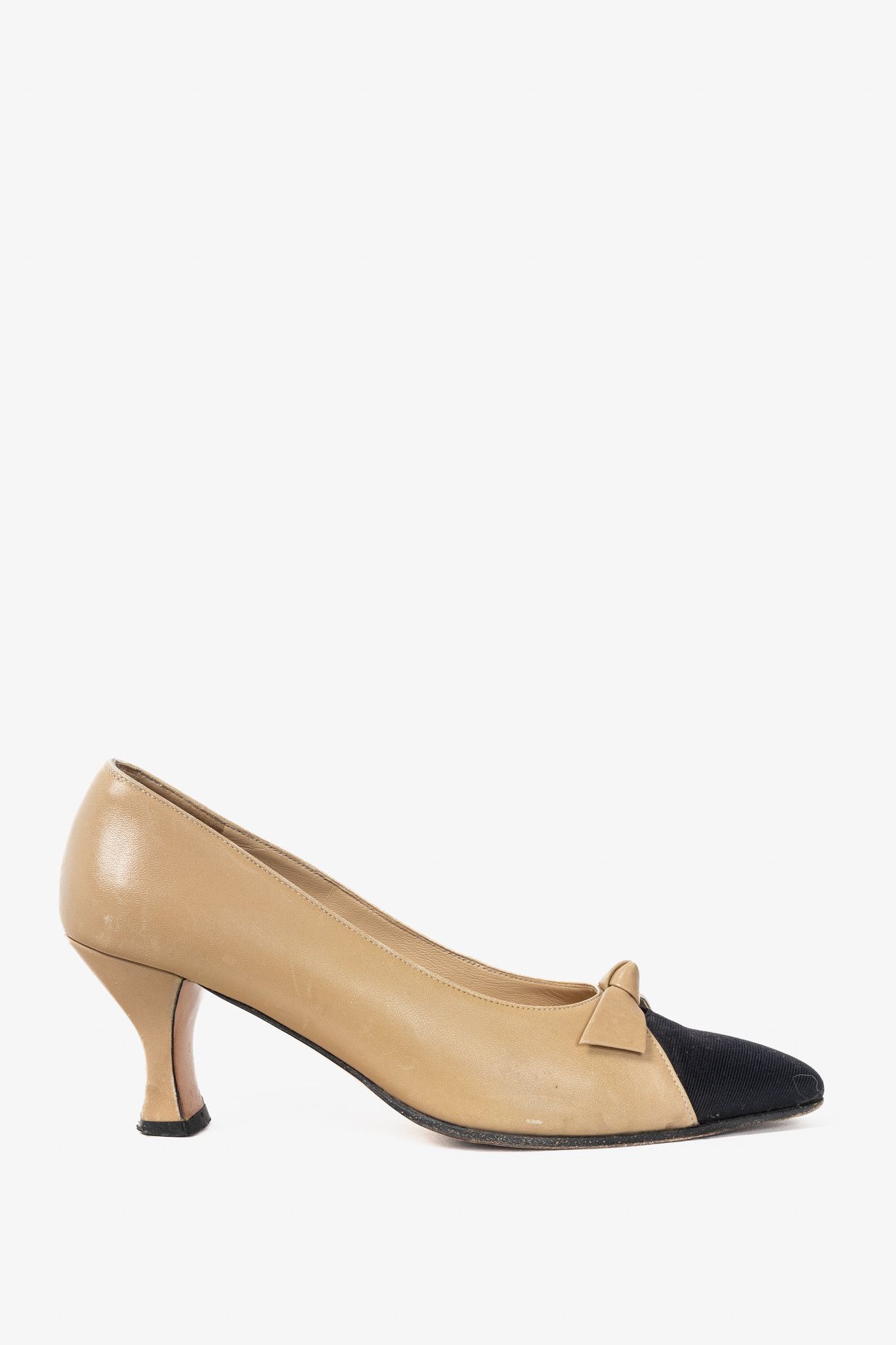 Salvatore Ferragamo Salvatore Ferragamo Beige Leather Bow Cap-Toe Pumps Size US 7 / IT 37 - 1 Thumbnail