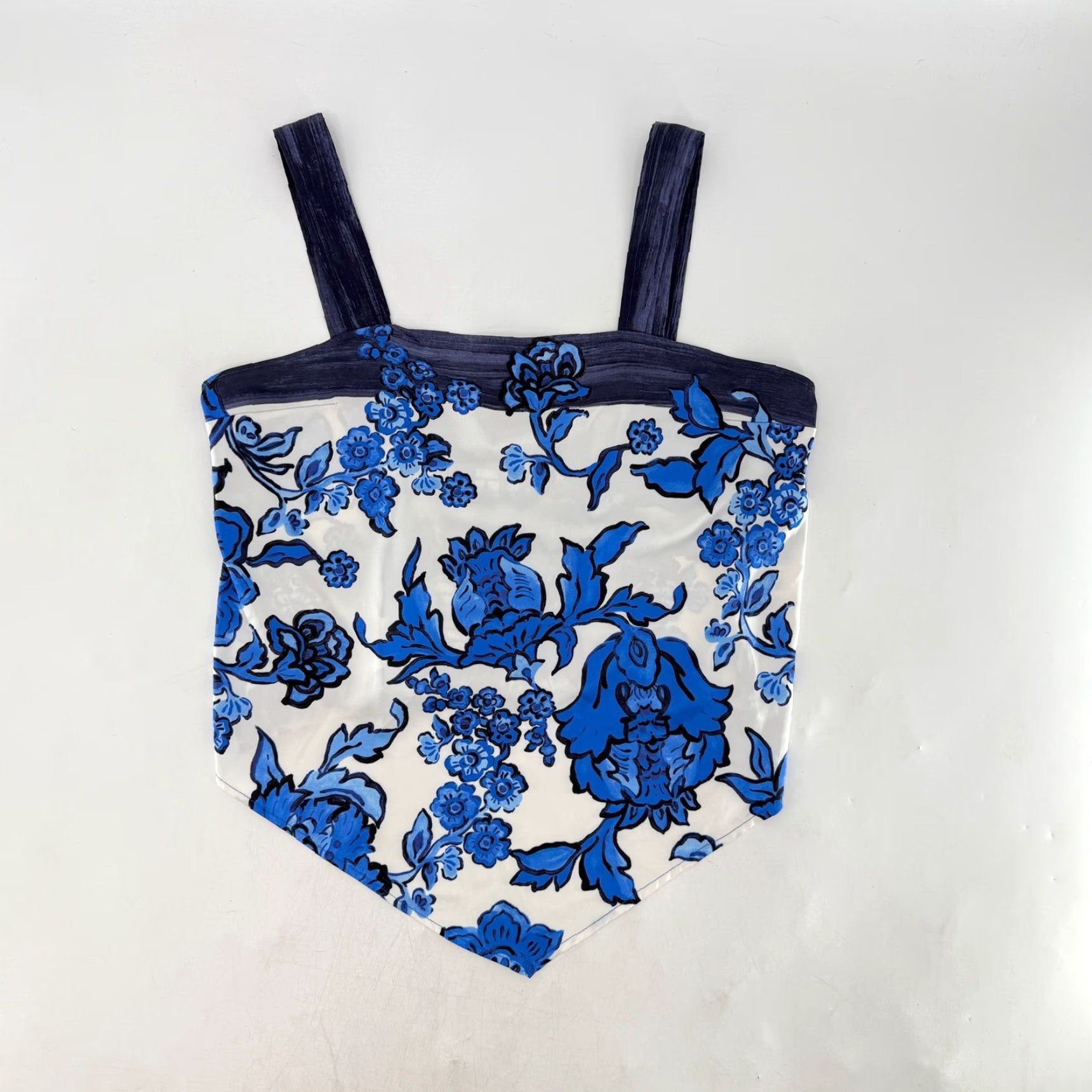 Rachel Zoe VINTAGE Rachel Zoe Floral Tank Top Sleeveless White Blue Patterned Smocked Casual Size L / US 10 / IT 46 - 3 Thumbnail