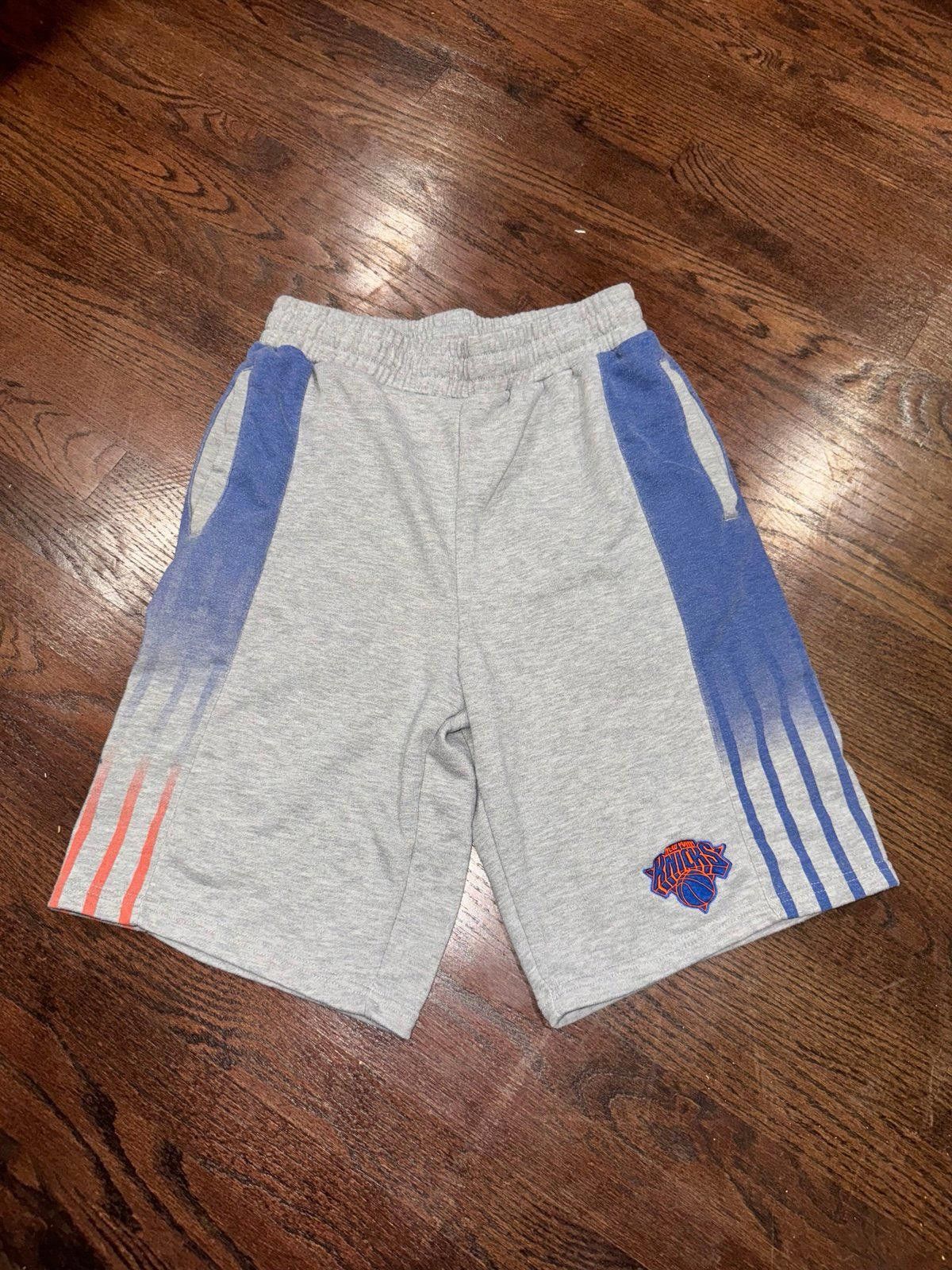 NBA FISLL NBA New York Knicks Faded Stripe Shorts Rare Sz M Size US 32 / EU 48 - 2 Thumbnail