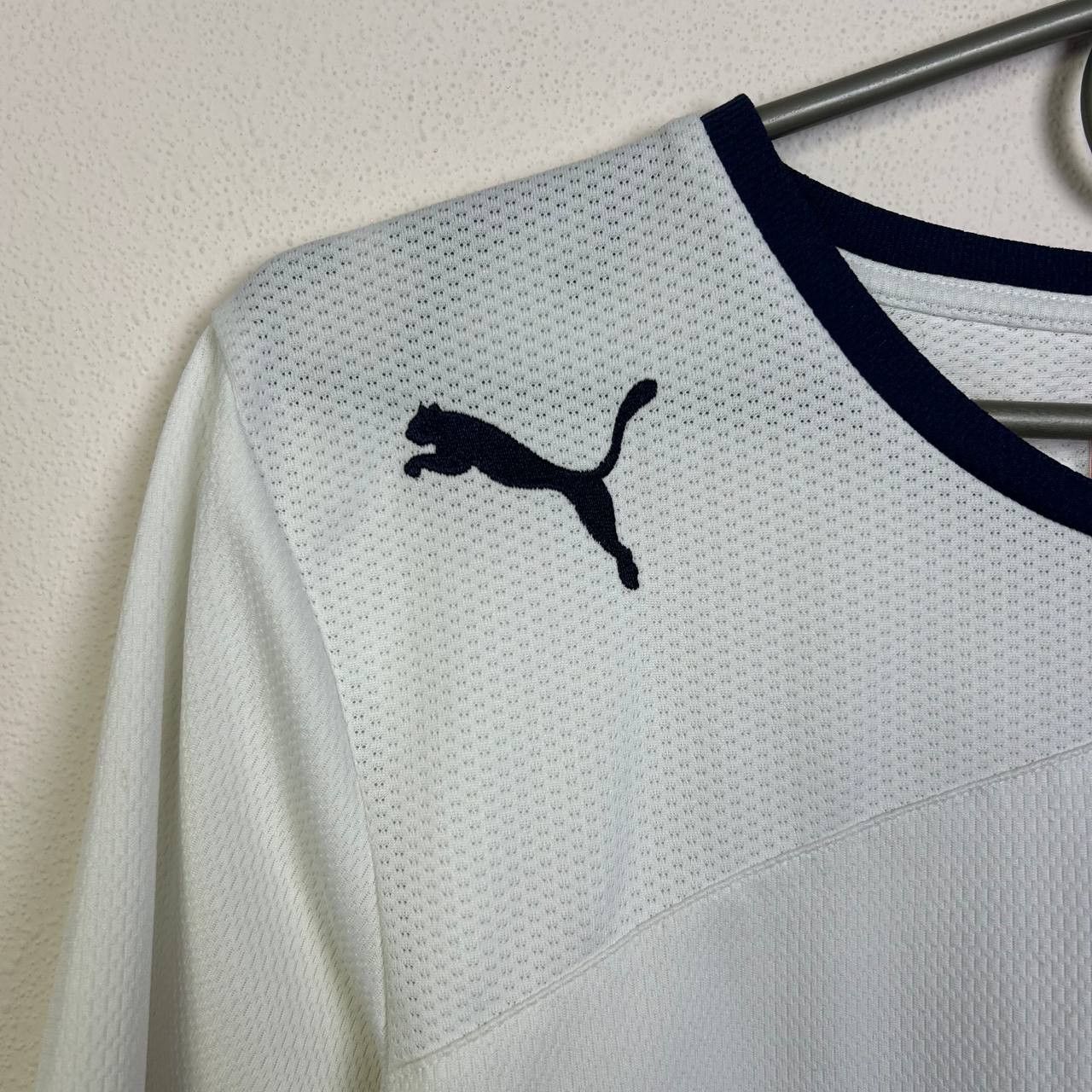 Puma Vintage Puma Tottenhamp Training 2000s white soccer jersey Size US M / EU 48-50 / 2 - 3 Thumbnail