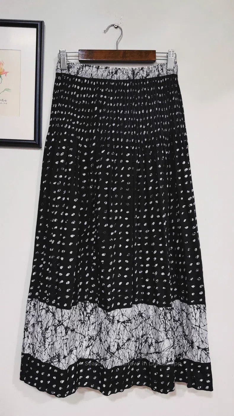 Issey Miyake Issey Miyake Pastoral Black and White Pleated Midi Skirt Size 25" / US 0 / IT 36 - 1 Thumbnail