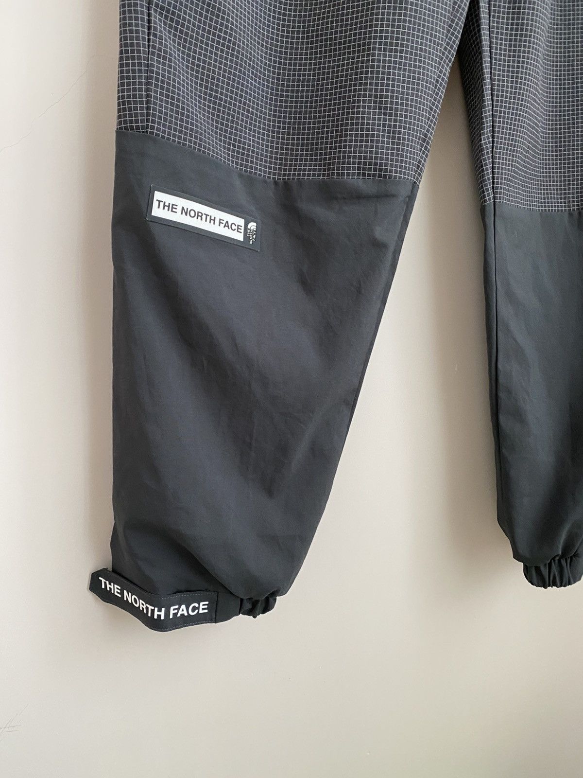 The North Face The North Face Training Mountain Athletic joggers in black Size US 32 / EU 48 - 3 Thumbnail