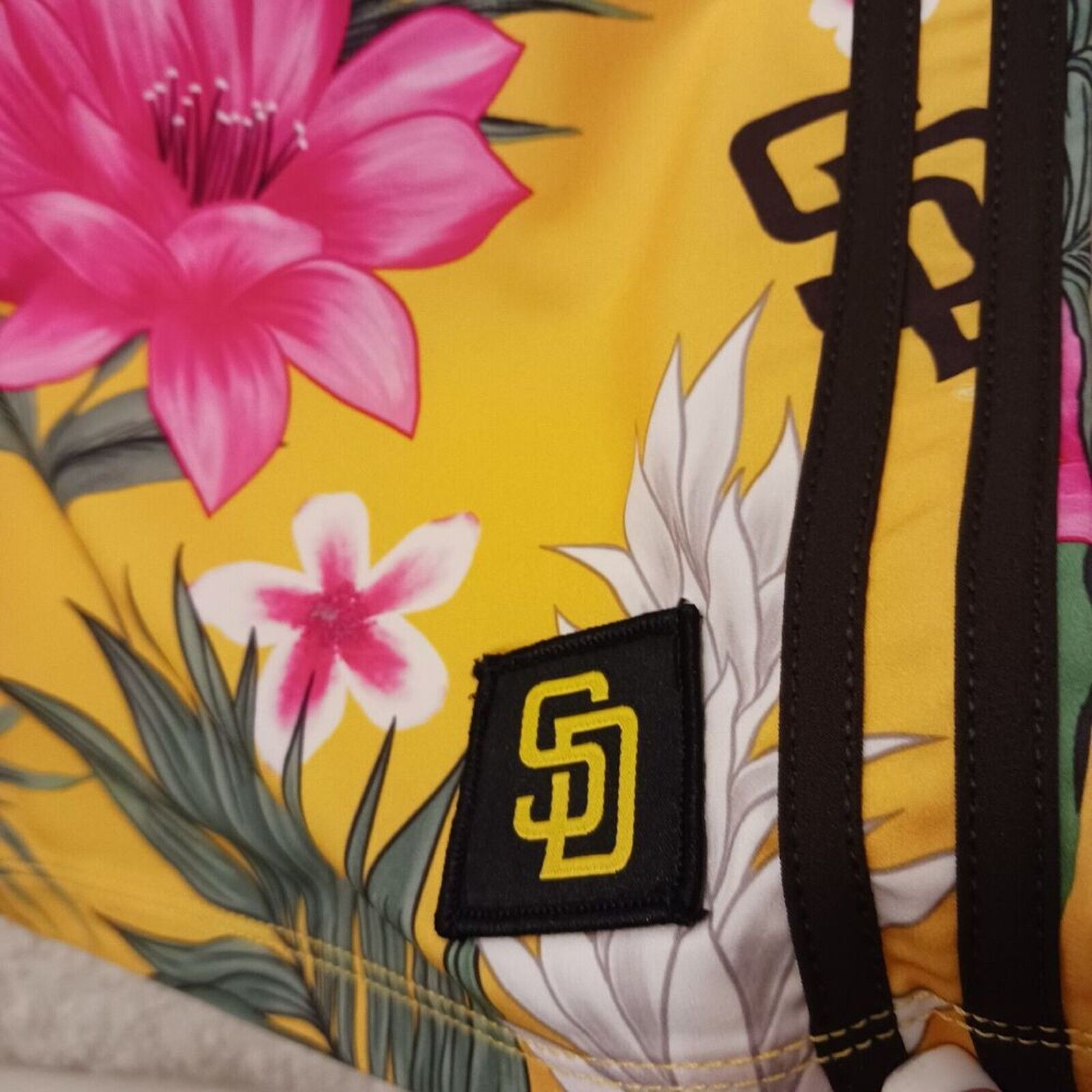 Hurley Hurley MLB Swim Trunks PADRES Mens 36 Yellow Tropical Floral Size US 36 / EU 52 - 4 Thumbnail