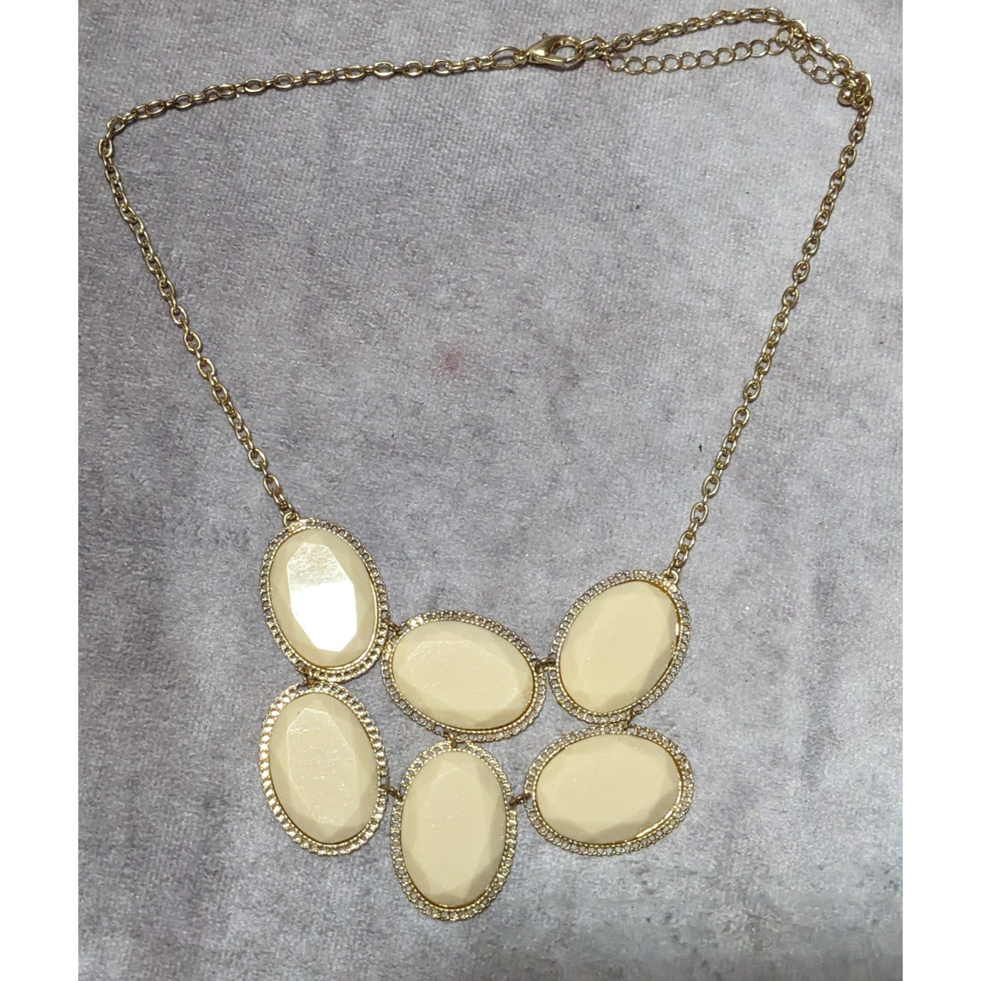 Other Retro Preppy Cream Gemmed Statement Necklace Size ONE SIZE - 7 Thumbnail