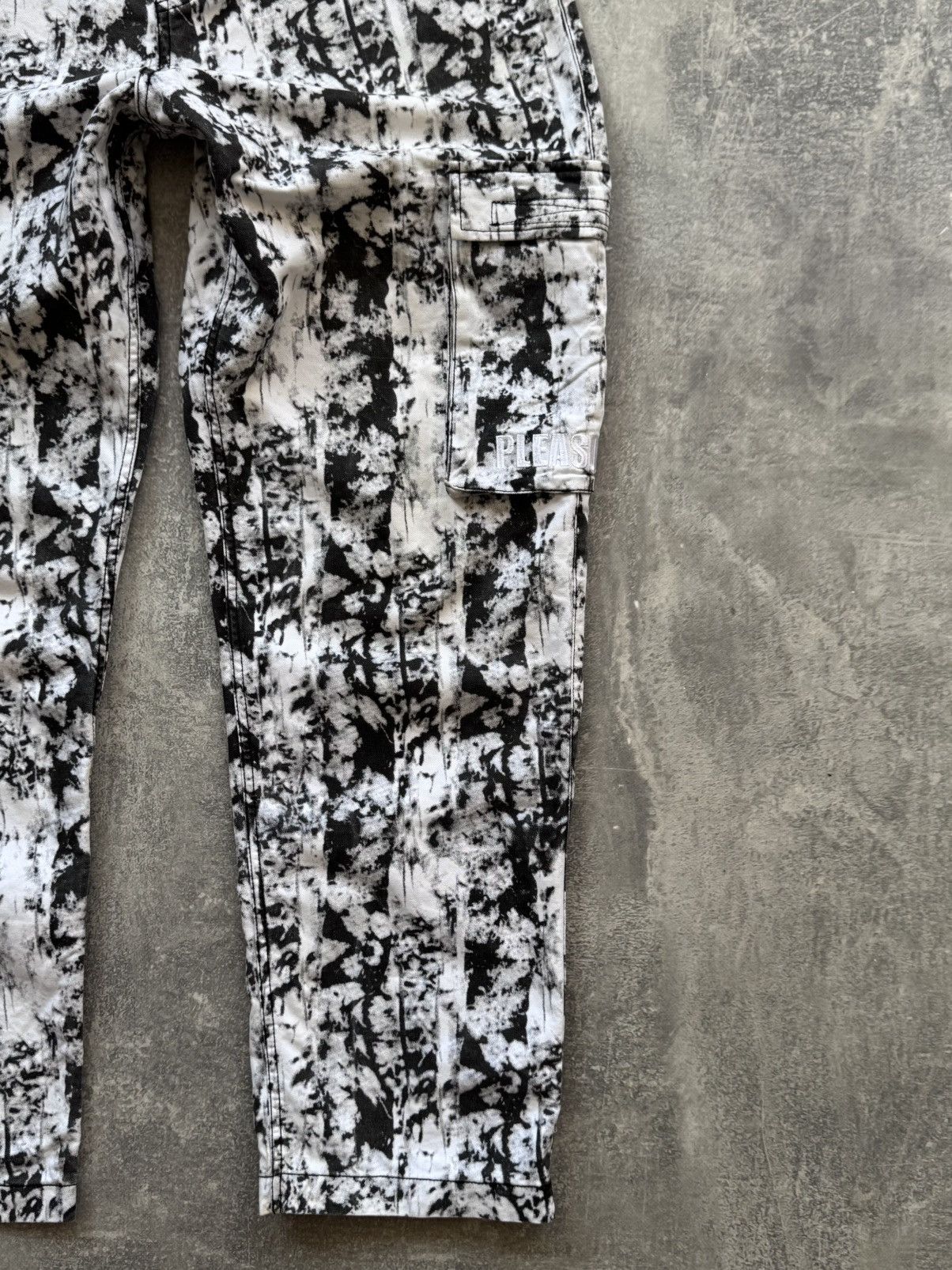 Pleasures Pleasures Cargo TV Static Print Pants Size US 34 / EU 50 - 5 Thumbnail