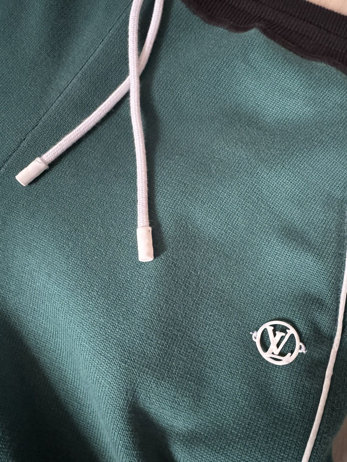 Louis Vuitton LOUIS VUITTON HYBRID NYLON JOGGER sizes in photos by tap Size US 32 / EU 48 - 2 Thumbnail
