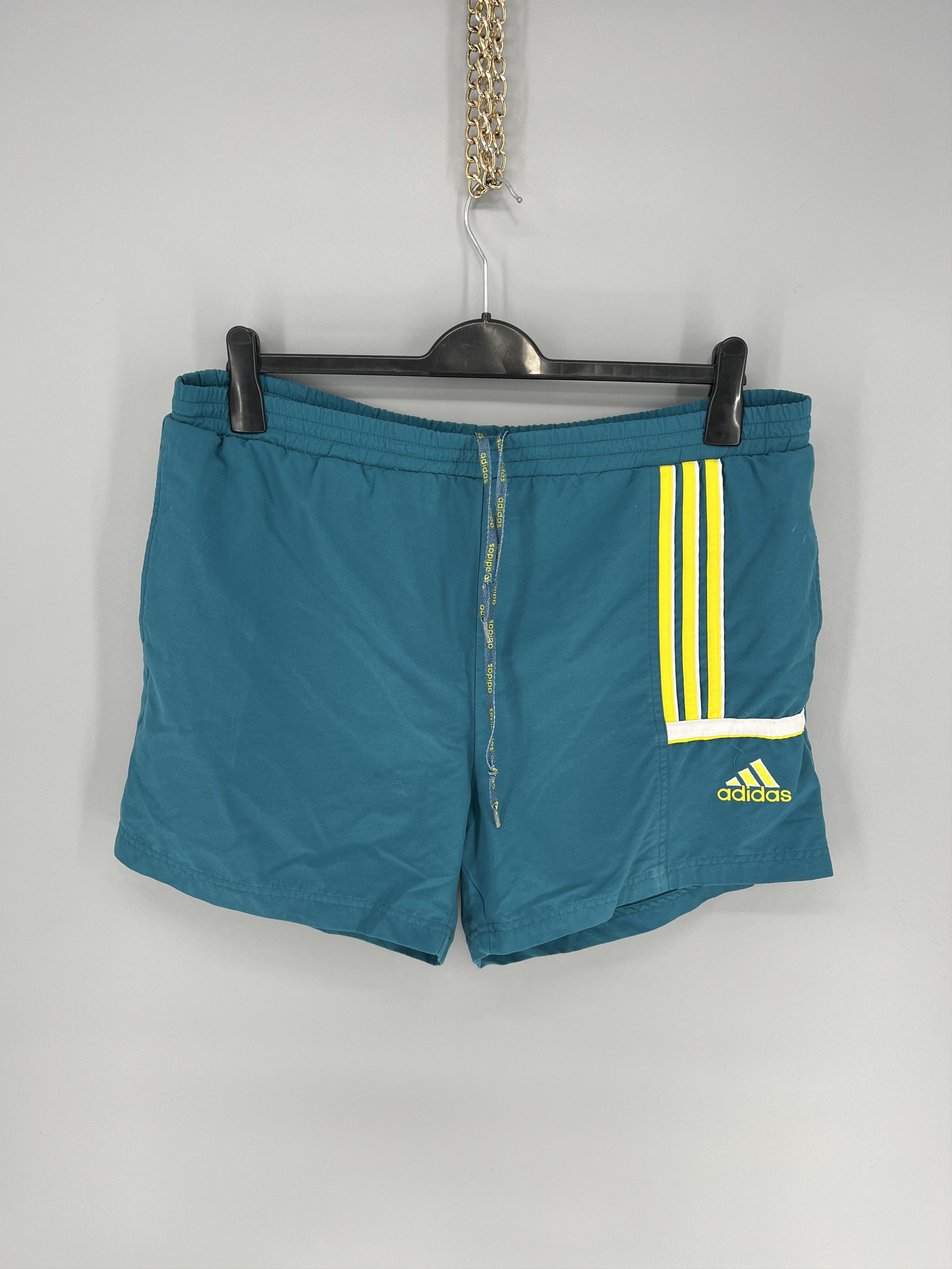 Adidas × Vintage Vintage 90s Adidas Stripes Shorts Streetwear Fashion Size US 36 / EU 52 - 2 Thumbnail