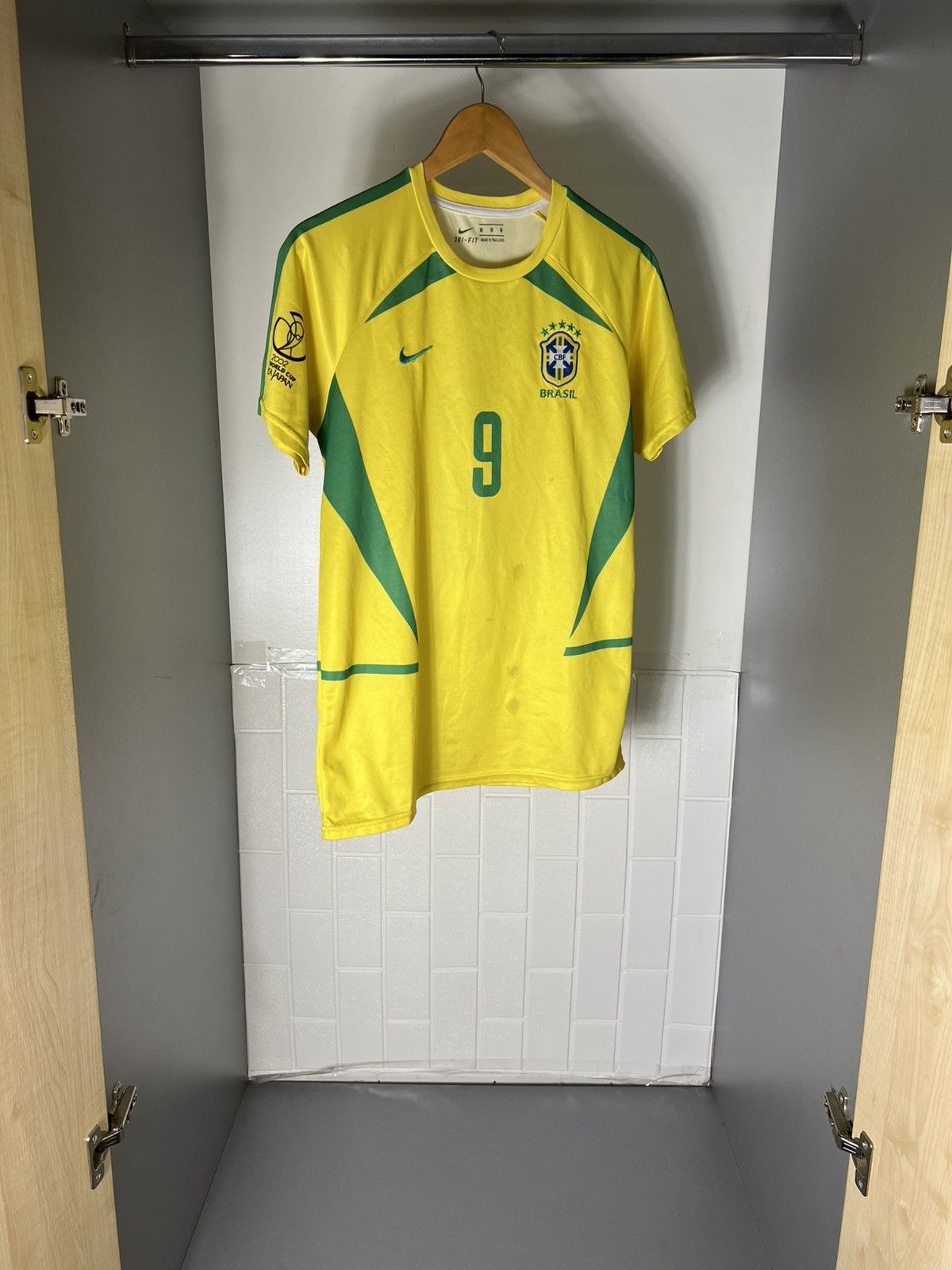 Vintage VERY RARE BRAZIL RETRO SOCCER JERSEY RONALDO BLOKE Y2K 90s Size US M / EU 48-50 / 2 - 4 Thumbnail