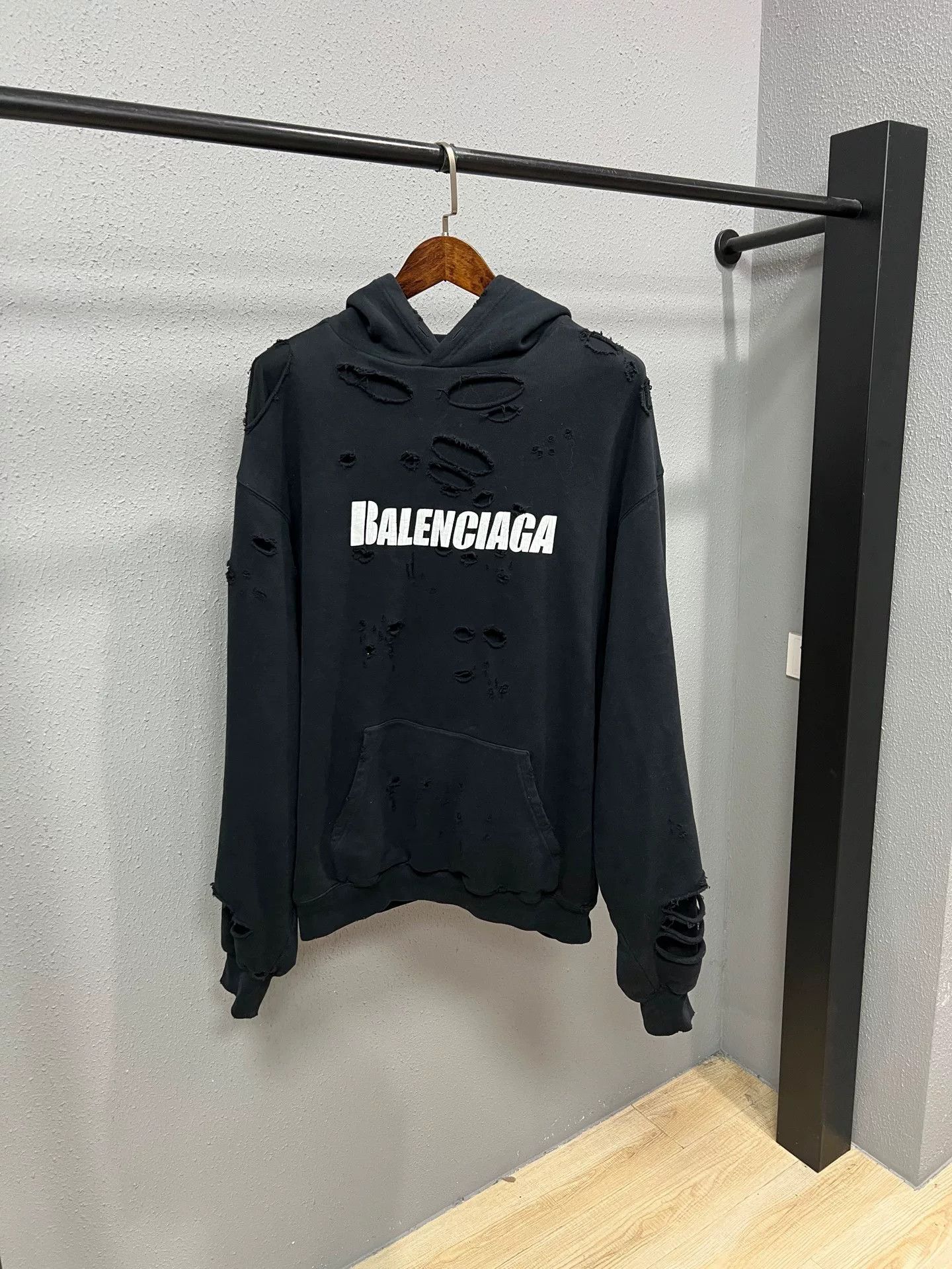 Balenciaga Balenciaga Black Distressed Hoodie Size XS Size US XS / EU 42 / 0 - 1 Thumbnail