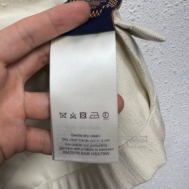 Louis Vuitton Louis Vuitton 25 New Chest Leather Letter Logo Mulberry Si Size US M / EU 48-50 / 2 - 7 Thumbnail