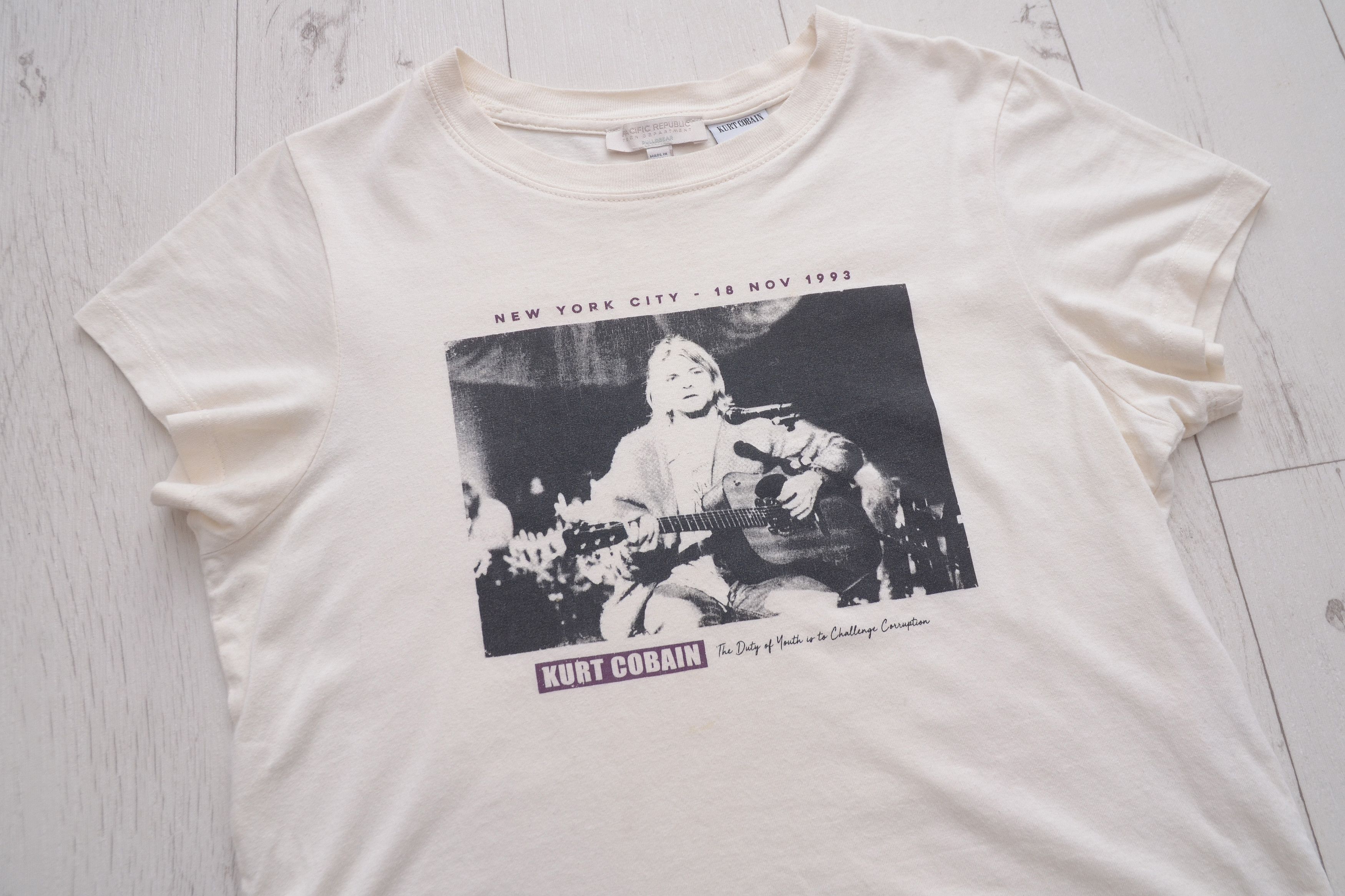 Pull & Bear Rock tee Kurt Cobain big logo T-shirt band tour size S Size S / US 4 / IT 40 - 4 Thumbnail
