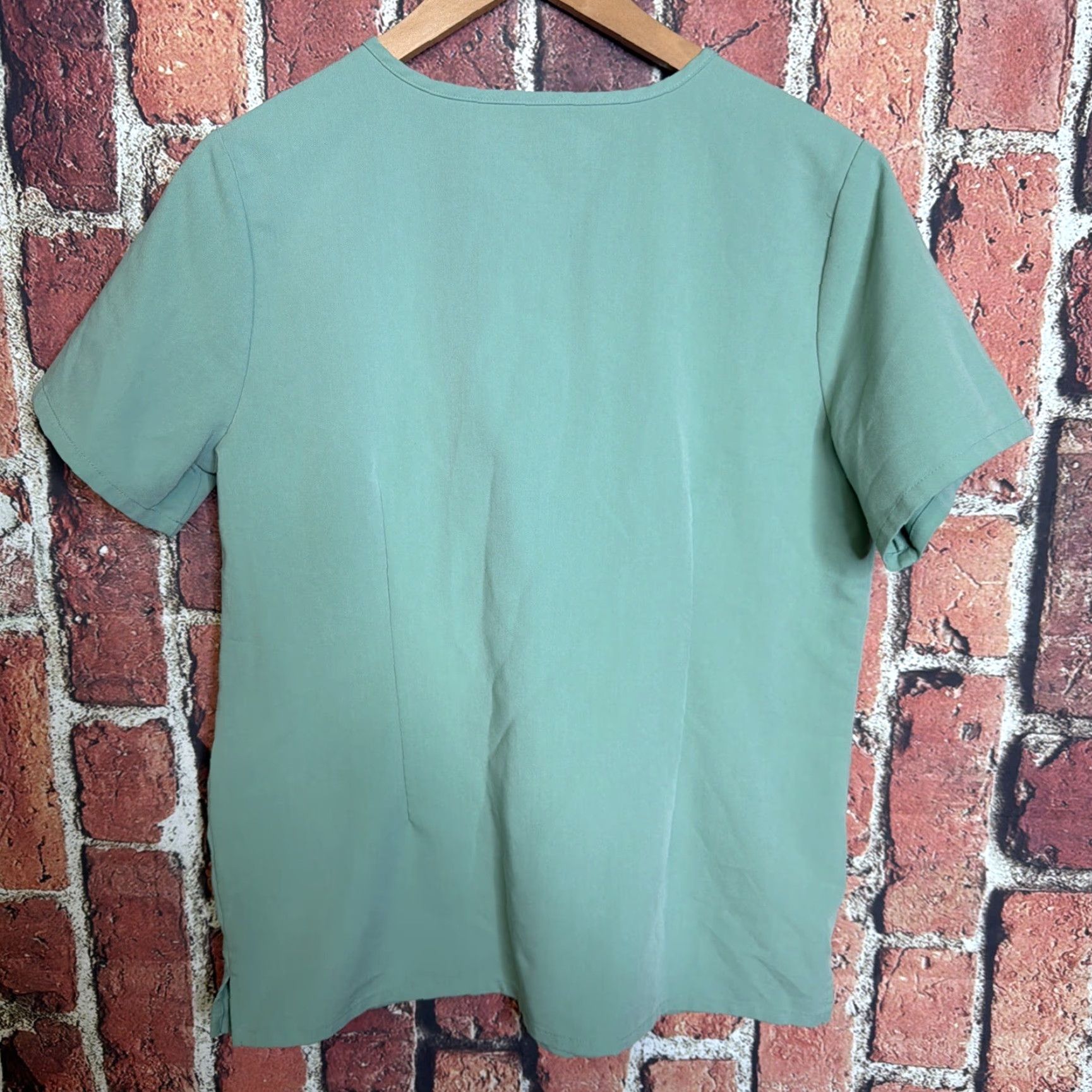 Vintage Figs FW1100 Technical Collection Women's Scrub Top M Green Medical Solid Satin Polyester Scrub Top Womens Medical Scrub Top Green Size M / US 6-8 / IT 42-44 - 3 Thumbnail