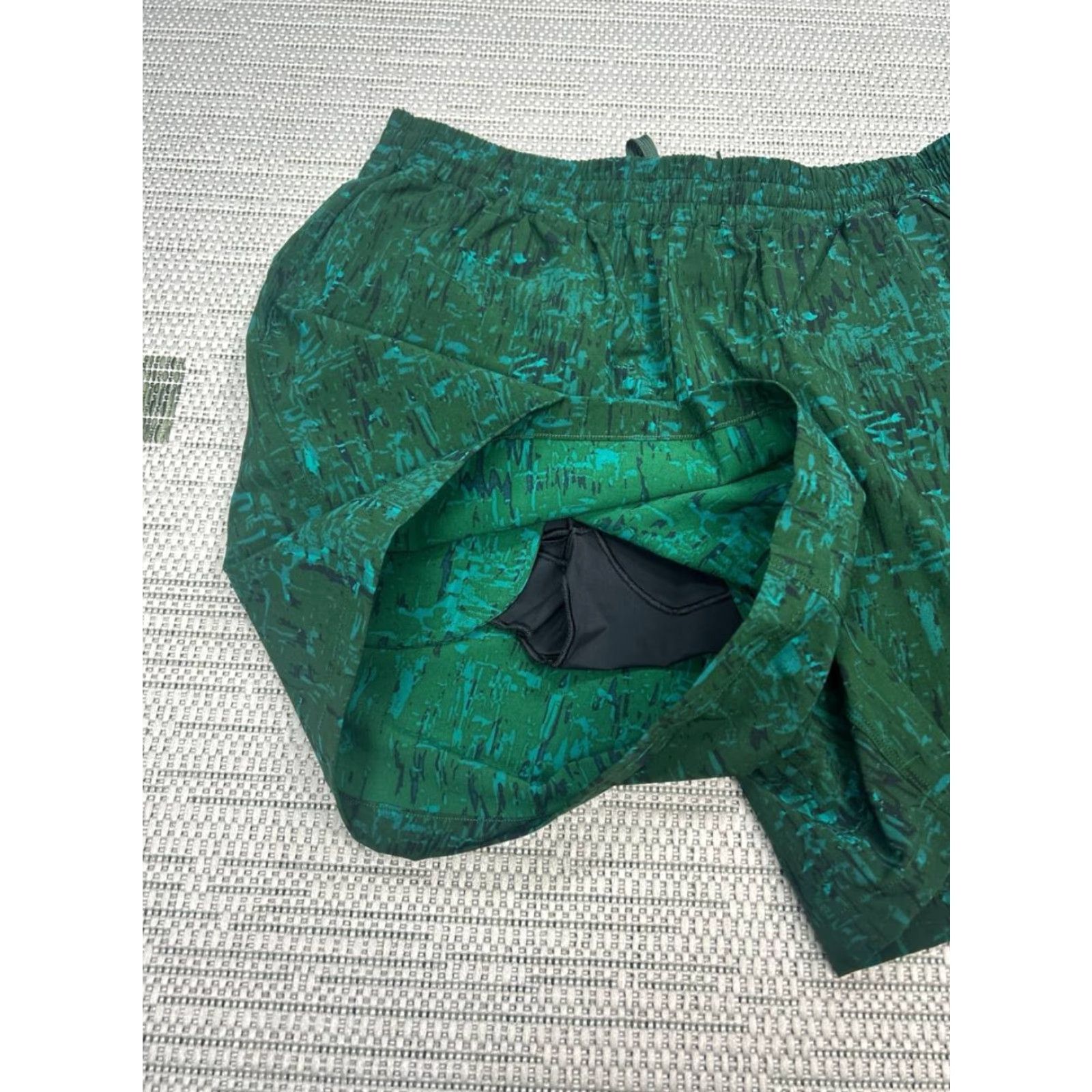 LIV Outdoor Outdoor Voices Mens Outdoor Camouflage Logo Rec Shorts Green 7in Inseam Drawstring Breathable Stretch Athletic Activewear Regular L Size US 33 - 4 Thumbnail