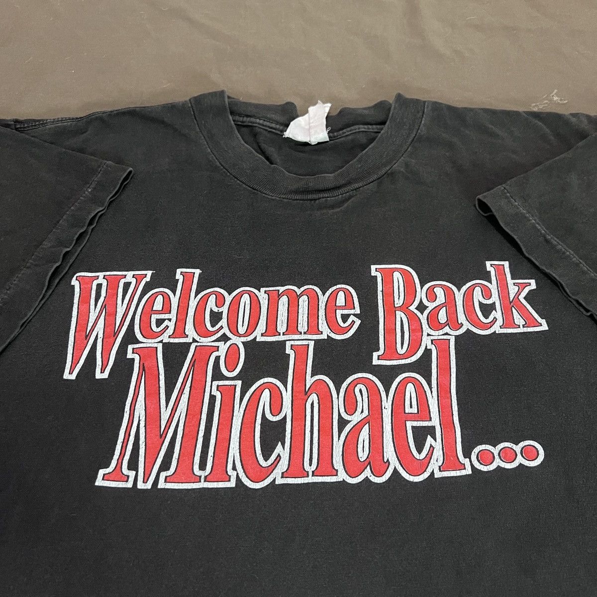 NBA × Vintage Vintage 90s Welcome Back Michael Tee XL Faded Single Stitch Size US XL / EU 56 / 4 - 1 Thumbnail