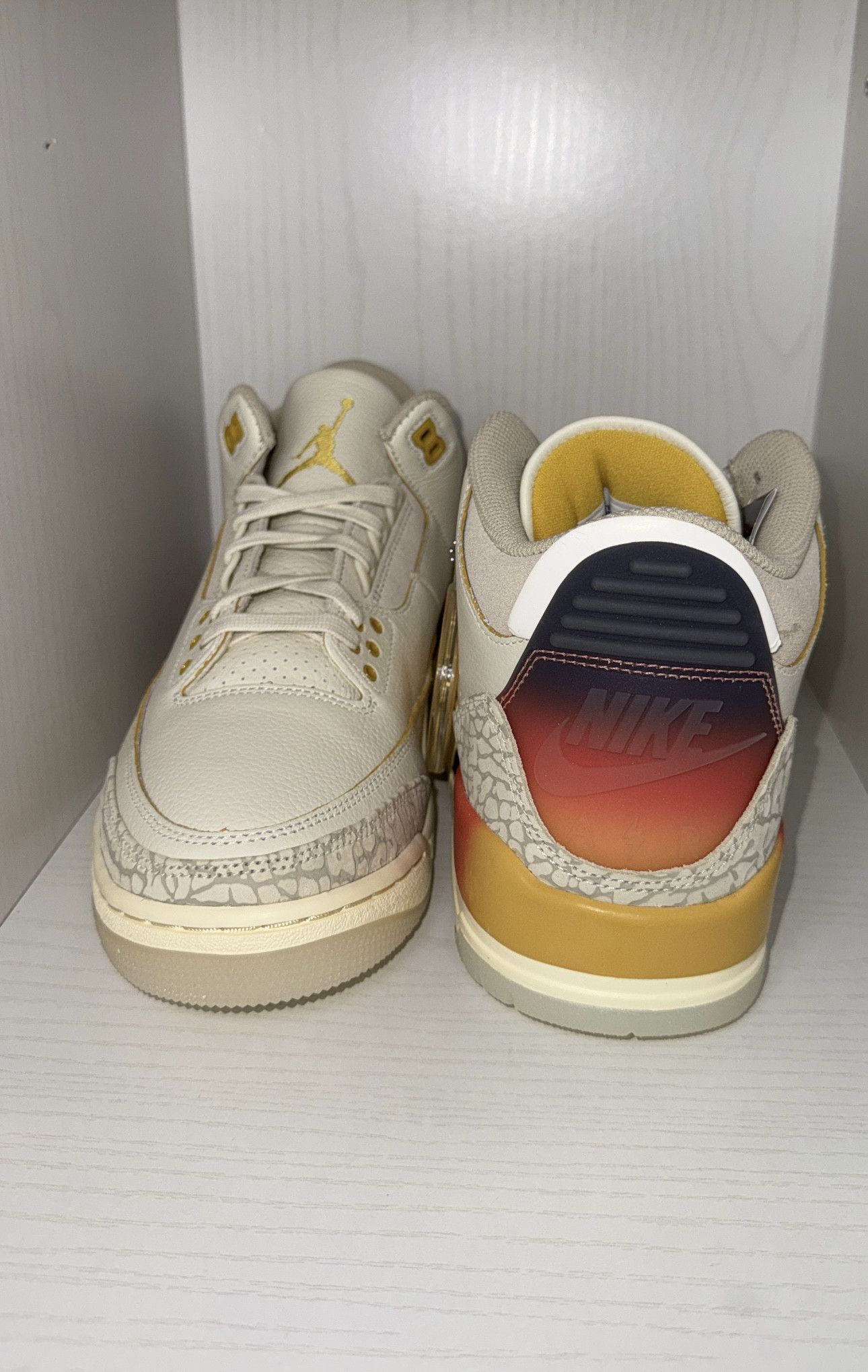 Nike Air Jordan 3 Retro SP J Balvin Medellin Sunset Size US 9 / EU 42 - 3 Thumbnail