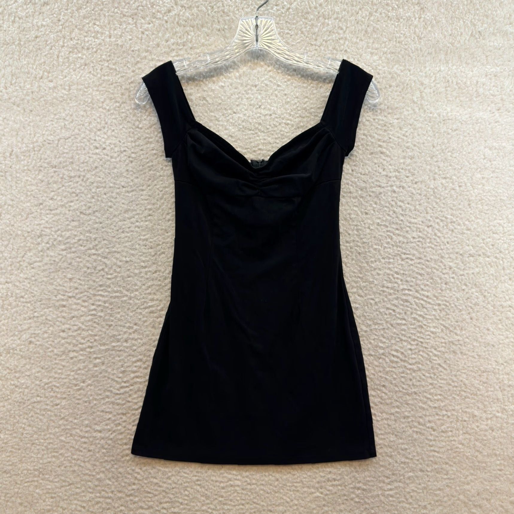 superdown Revolve Superdown Mini Dress XS Sweetheart Peasant Milkmaid Little Black Dress Womens XS Black Short Sleeve Zip Velvet? Size XS / US 0-2 / IT 36-38 - 2 Thumbnail