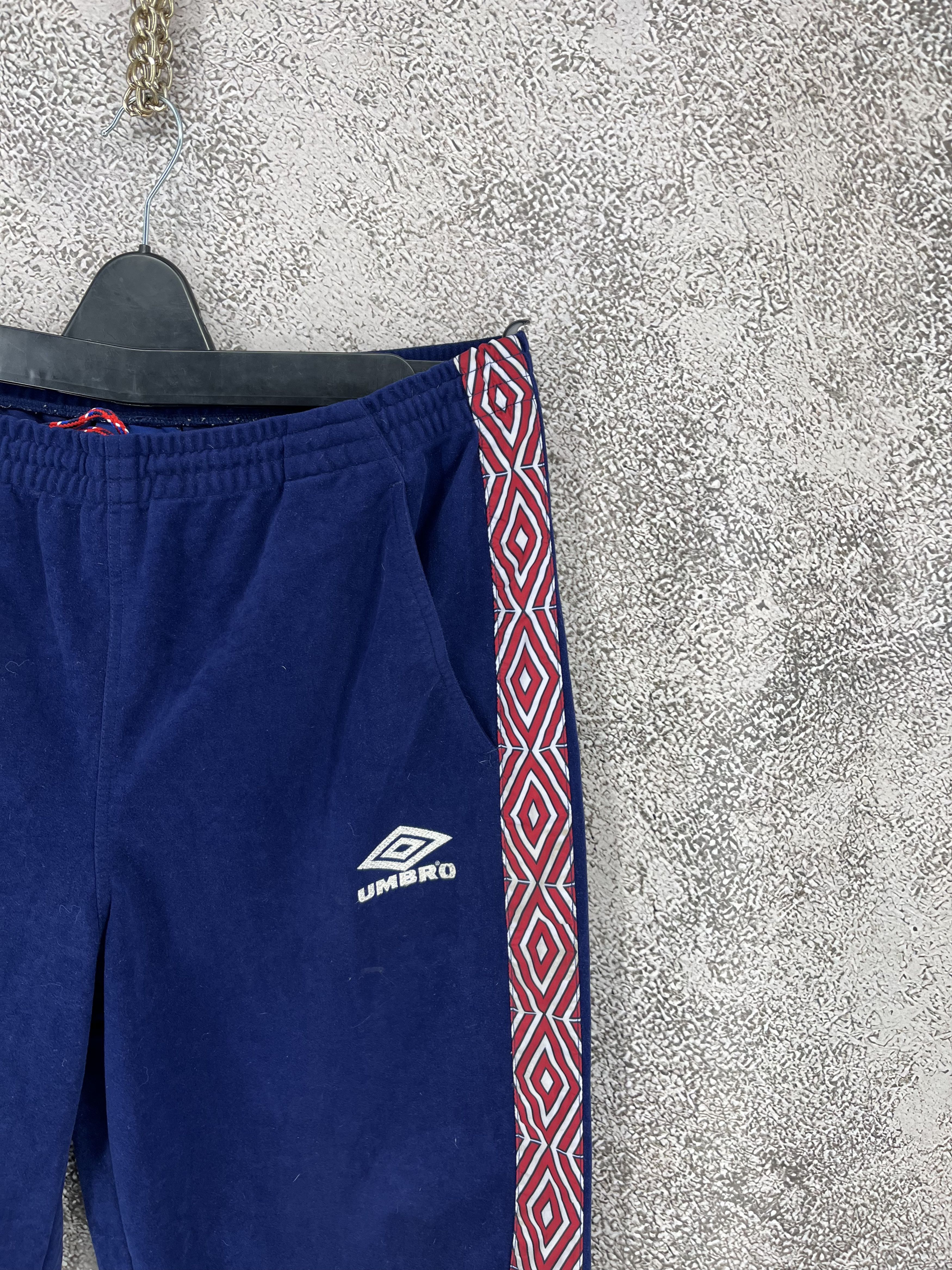 Umbro VERY RARE UMBRO VELOURS FC MANCHESTER UNITED Size US L / EU 52-54 / 3 - 18 Thumbnail
