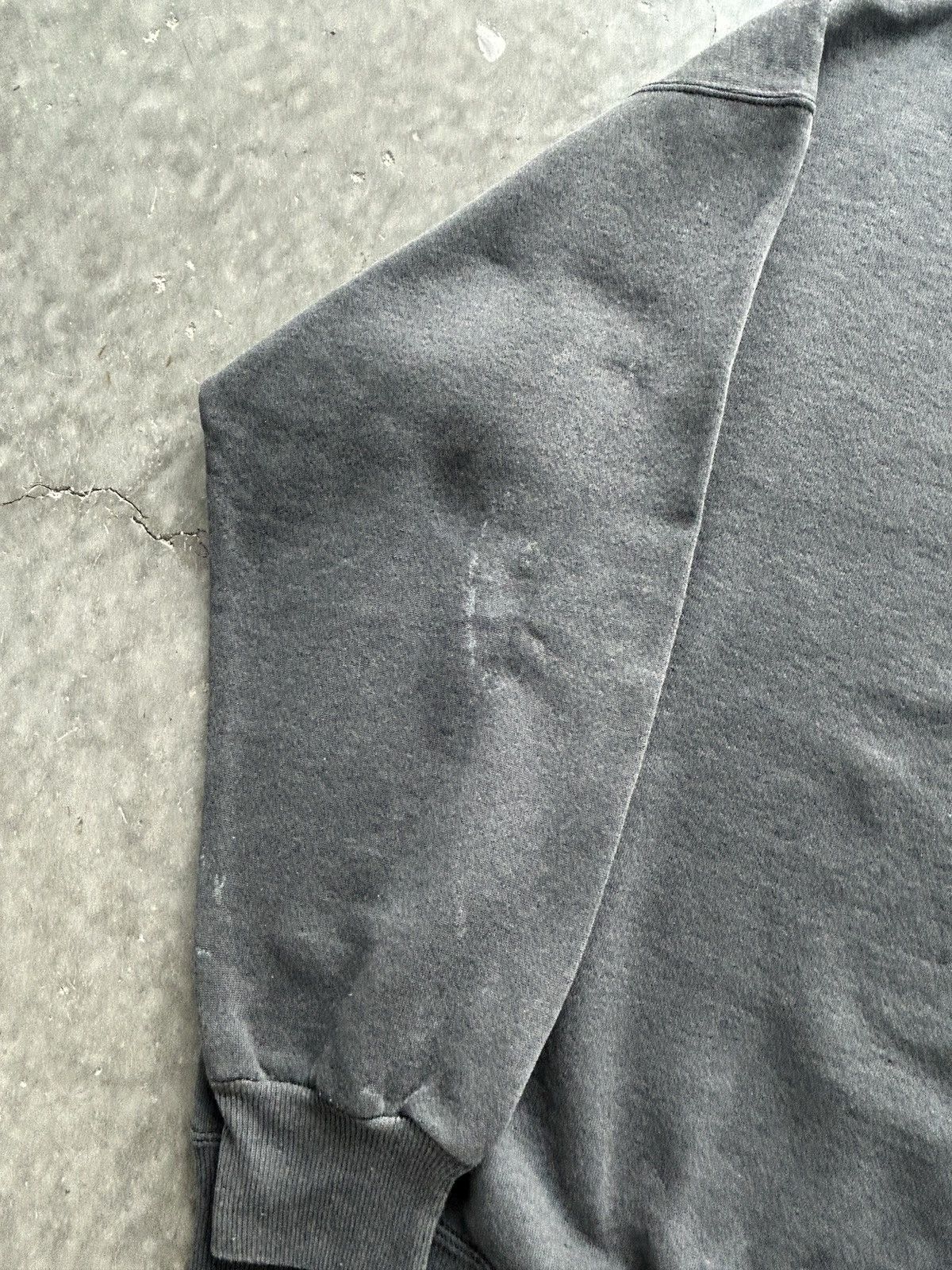 Hanes Vintage 90s Faded Black Sweatshirt Boxy Fit Size US L / EU 52-54 / 3 - 4 Thumbnail