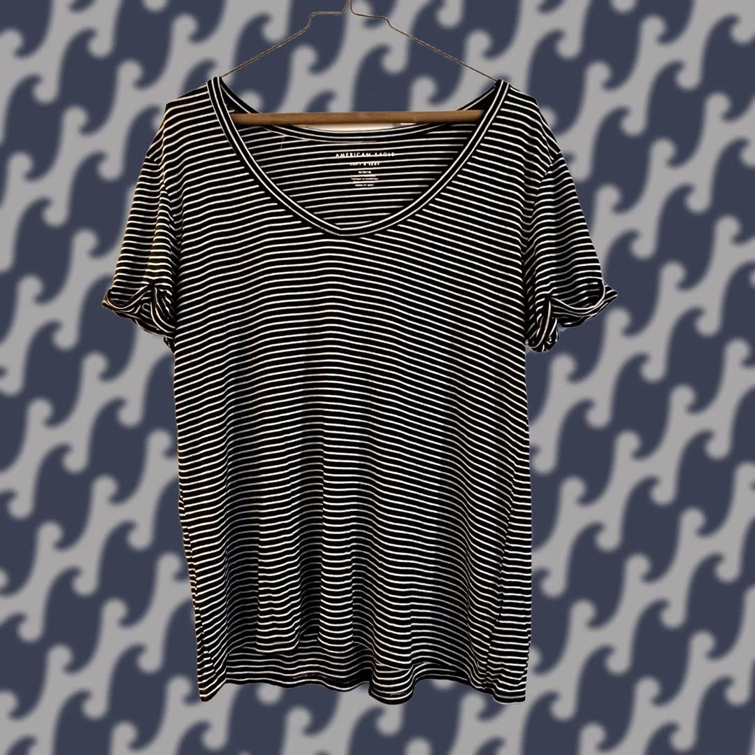 American Eagle Outfitters American Eagle Outfitters T-Shirt Womens Medium Black Striped Stretch V-Neck Short Sleeve Size M / US 6-8 / IT 42-44 - 1 Thumbnail