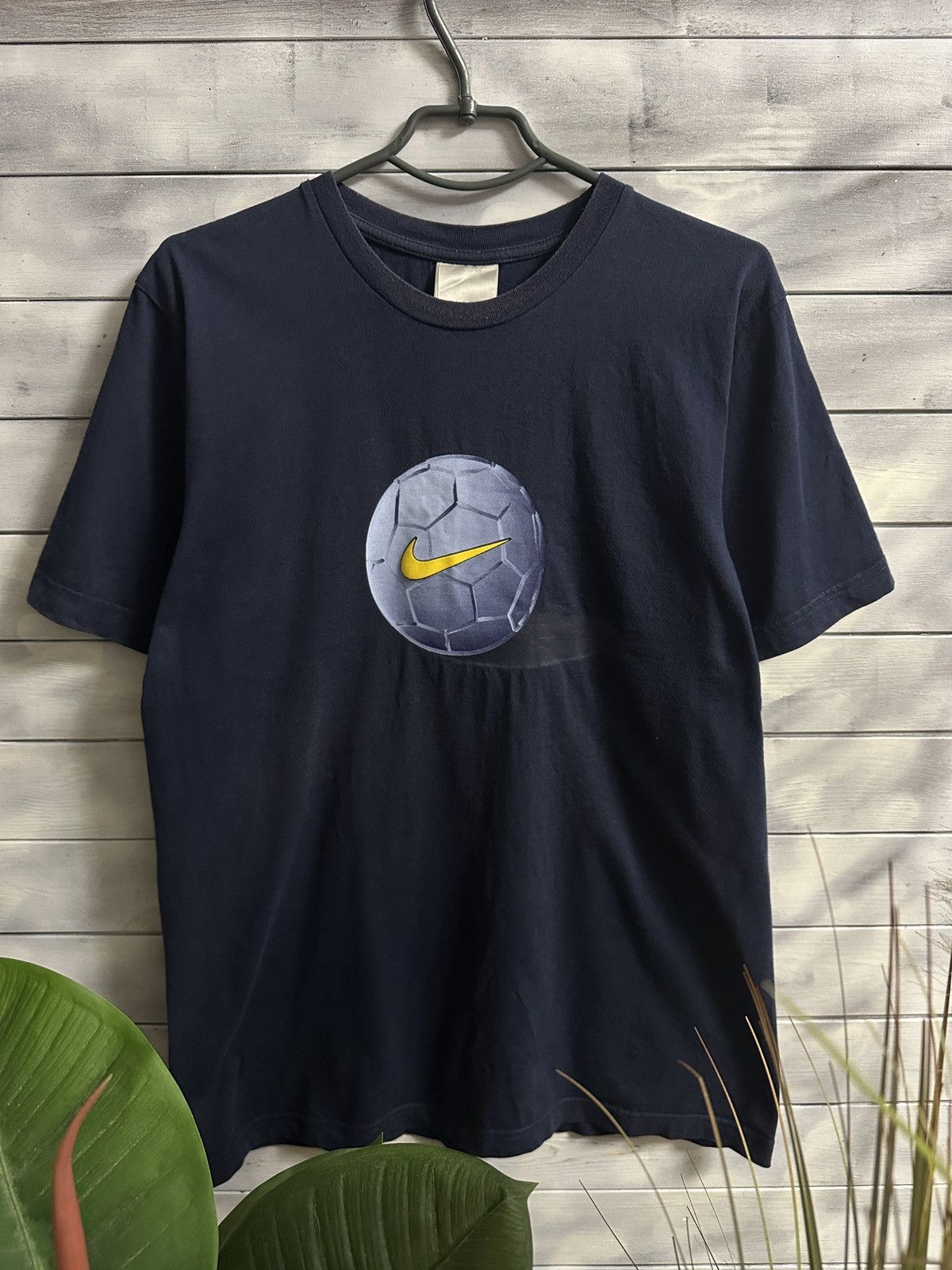 Nike Rare Vintage T-Shirt Nike Soccer Ball Centr Swoosh Football Size US M / EU 48-50 / 2 - 1 Thumbnail