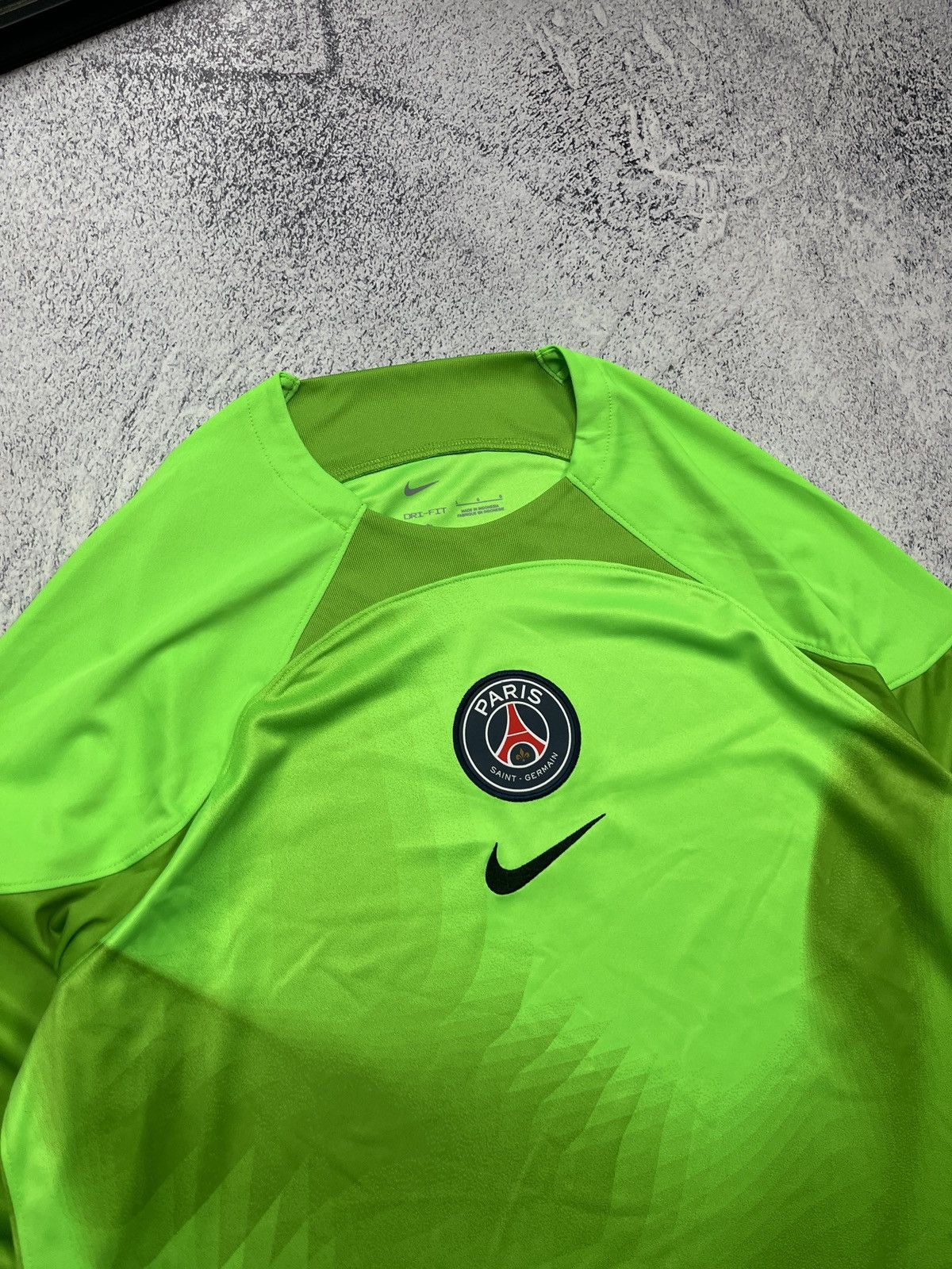 Nike NWT Nike Paris Saint Germain 2022/23 Home Goalkeeper Jersey Size US L / EU 52-54 / 3 - 5 Thumbnail