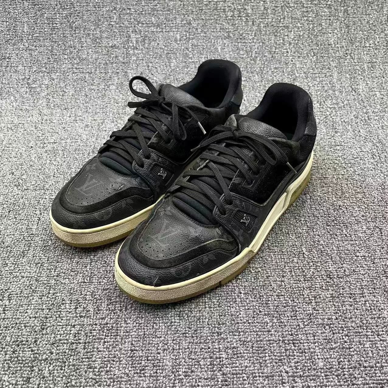Louis Vuitton louis vuitton black monogram trainer sneakers Size US 9 / EU 42 - 1 Thumbnail