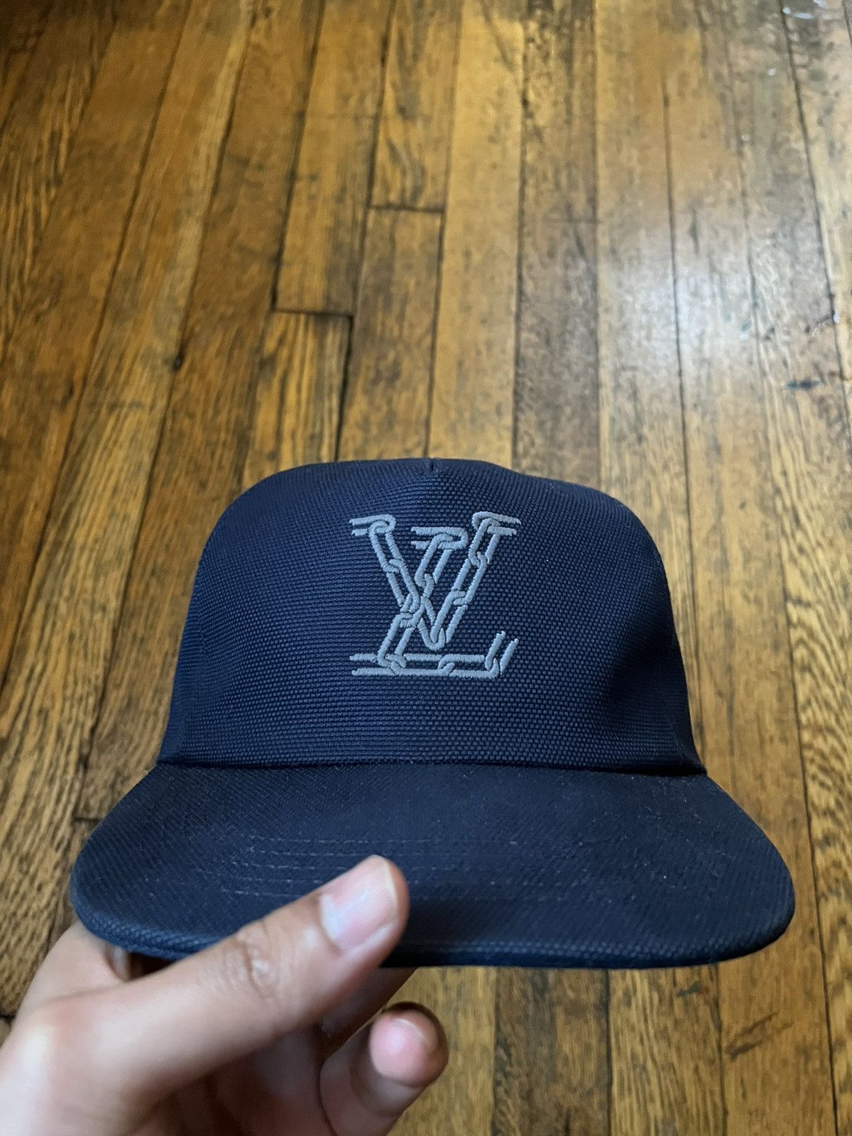 lv chain cap
